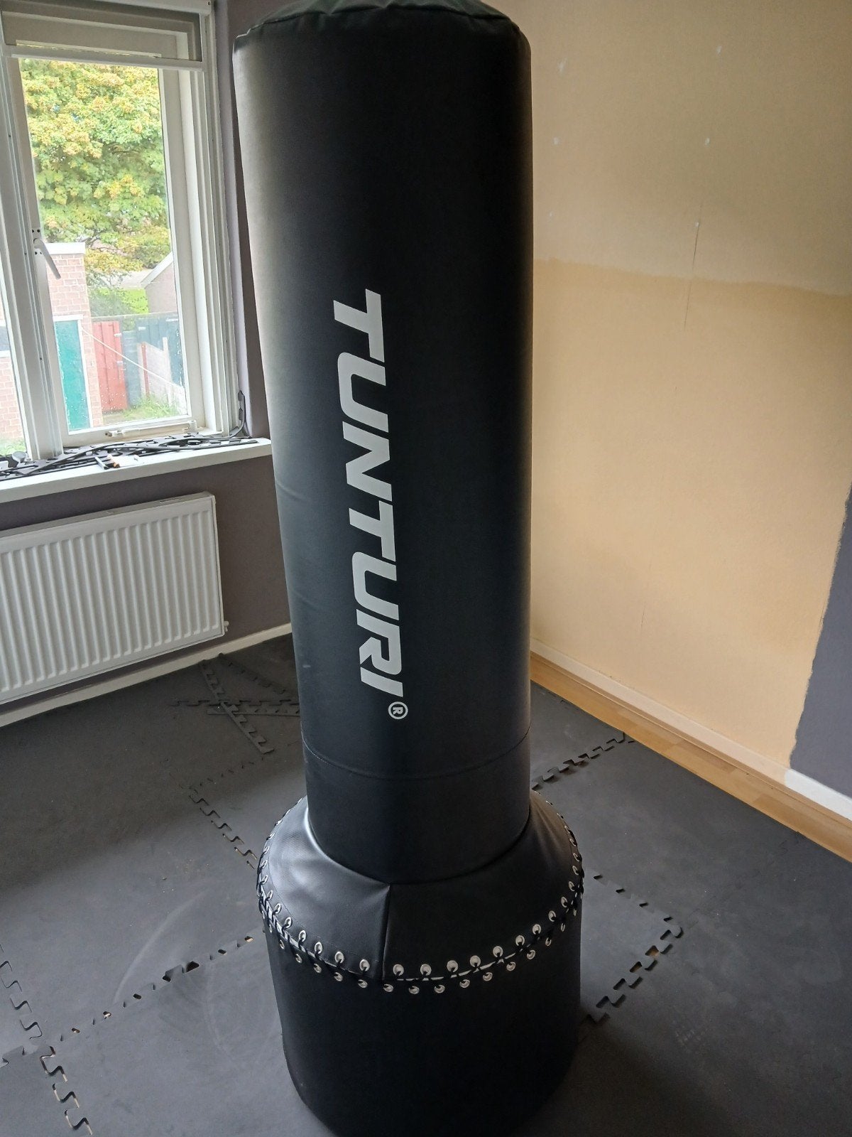 Tunturi bokszak 175cm met zandzakken en optionele matten, Ophalen, Gebruikt, Bokszak