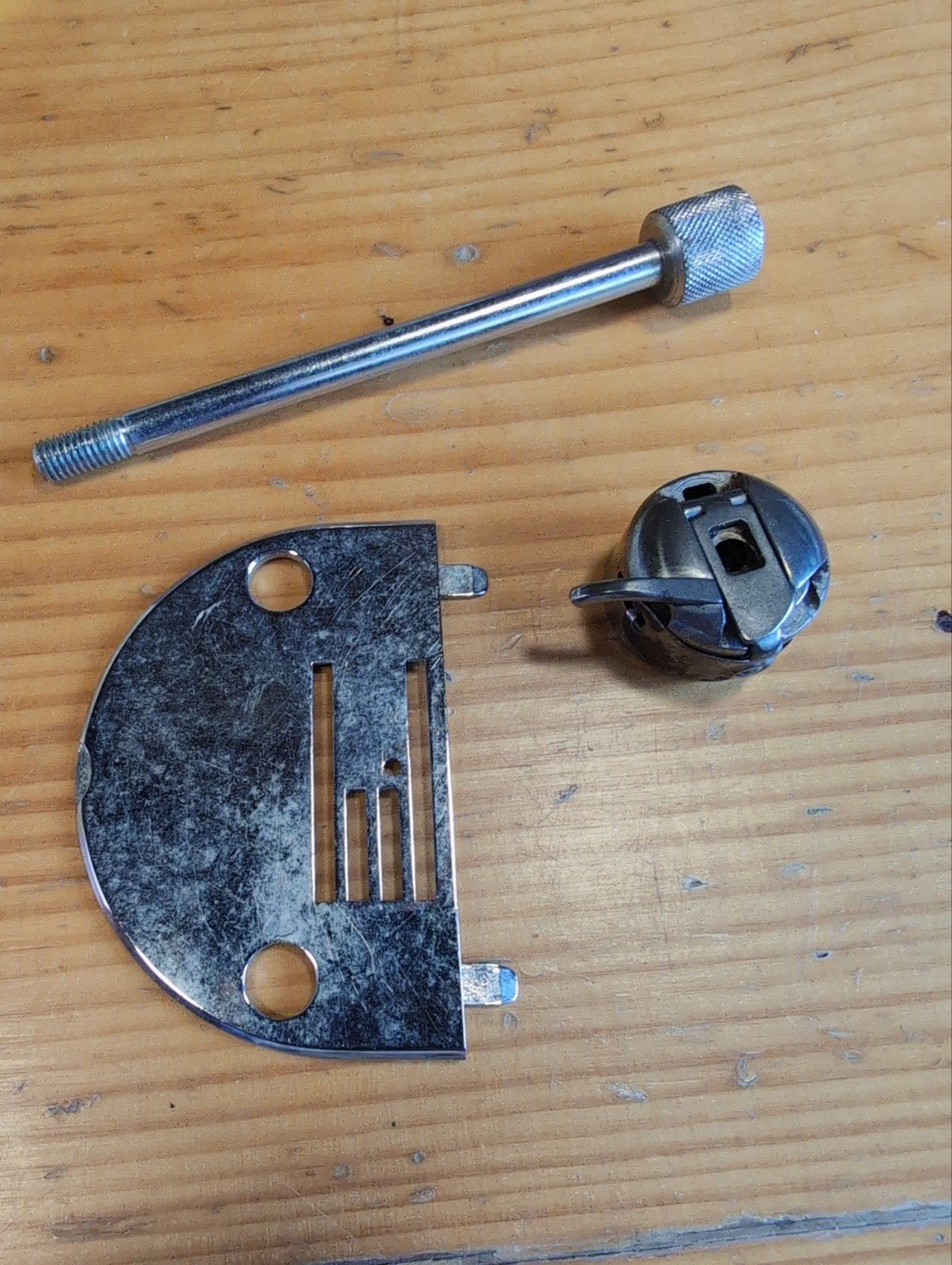 Melson 250 Naaimachine Onderdelen: Steekplaat, Spoelhuis, Ophalen of Verzenden, Gebruikt, Toebehoren, Overige merken