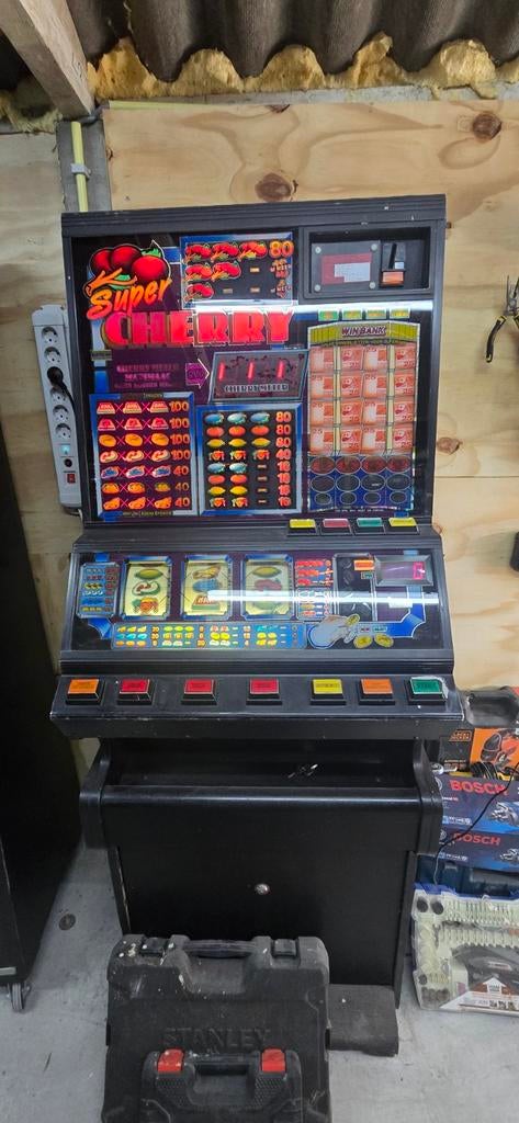 Leuke Super Cherry gokkast op euro met gereviseerd bord, Verzamelen, Automaten | Gokkasten en Fruitautomaten, Ophalen