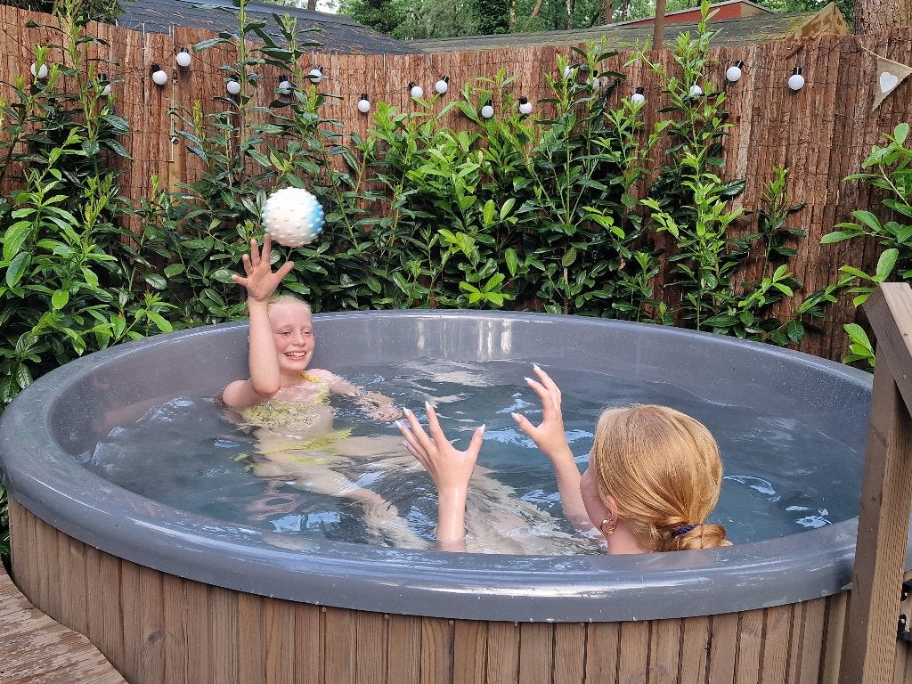 Te huur vakantiehuis/chalet op de Veluwe met hottub (Hoende, In bos, Tv, Recreatiepark, Gelderland en Veluwe