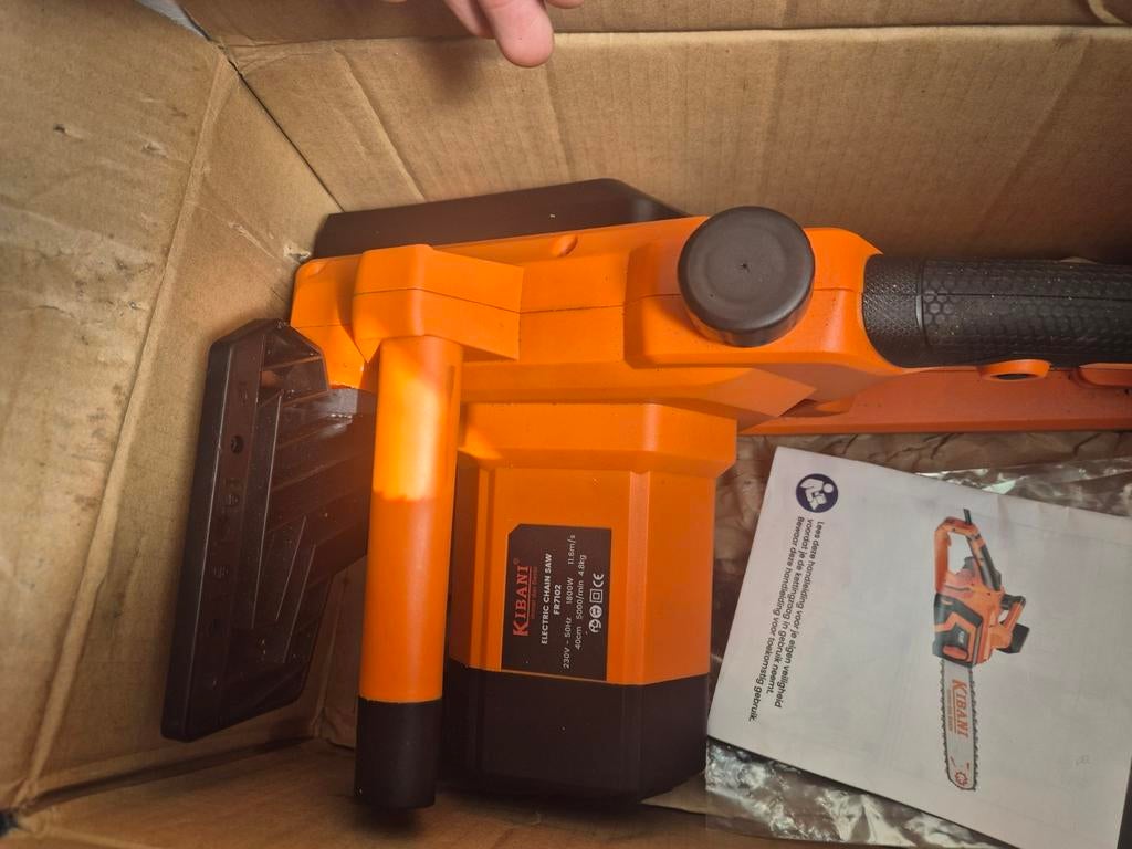 KIBANI Elektrische Kettingzaag 40 cm - Nieuw in doos, Kettingzaag, Ophalen of Verzenden, Zo goed als nieuw, 30 tot 70 mm