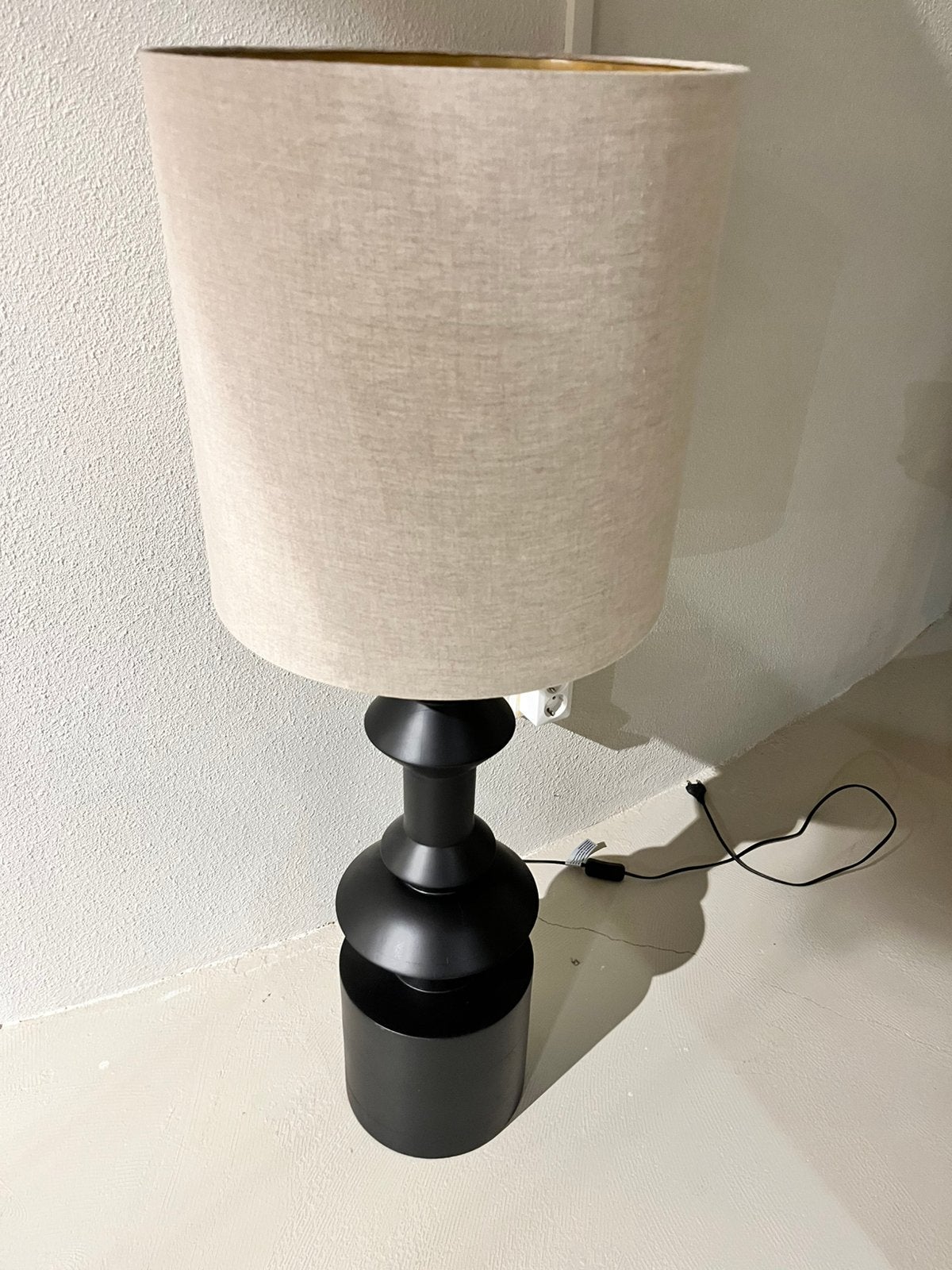 Lamp met beige kap, Huis en Inrichting, Lampen | Tafellampen, Zo goed als nieuw, Met kap, Klassiek, Ophalen