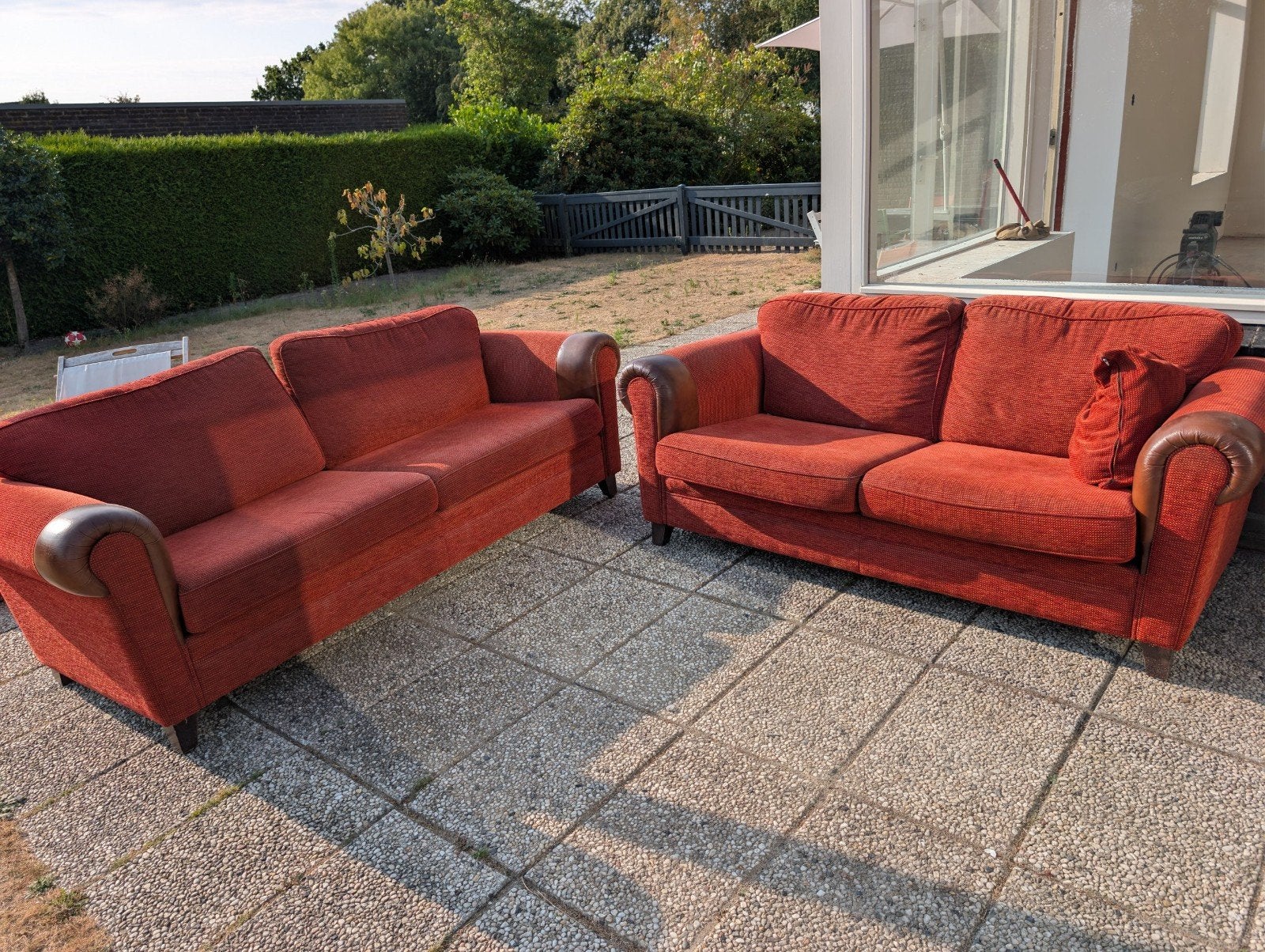 Gratis set van 2 Gebruikte Rode Banken, Ophalen, Gebruikt, Klassiek, Comfortabel, 150 tot 200 cm