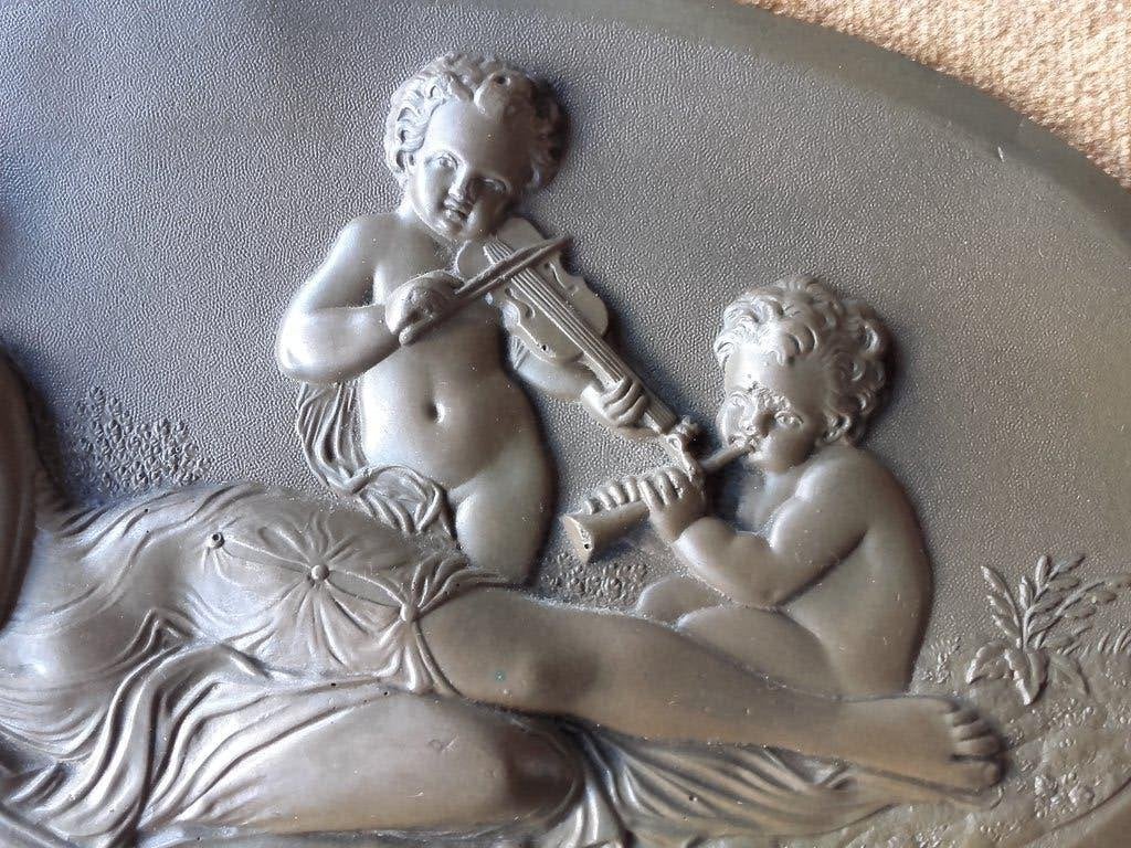 Oude vintage Engelse plaquette met vrouw en putti's 33,5 cm., Antiek en Kunst, Antiek | Woonaccessoires, Ophalen of Verzenden