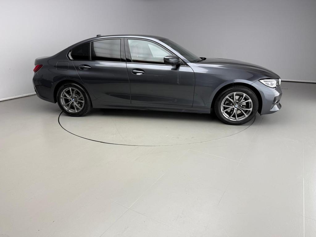 BMW 3 Serie Sedan 320i | LED | Leder | Navigatie | Sportstoe, Automaat, Gebruikt, Euro 6, 4 cilinders
