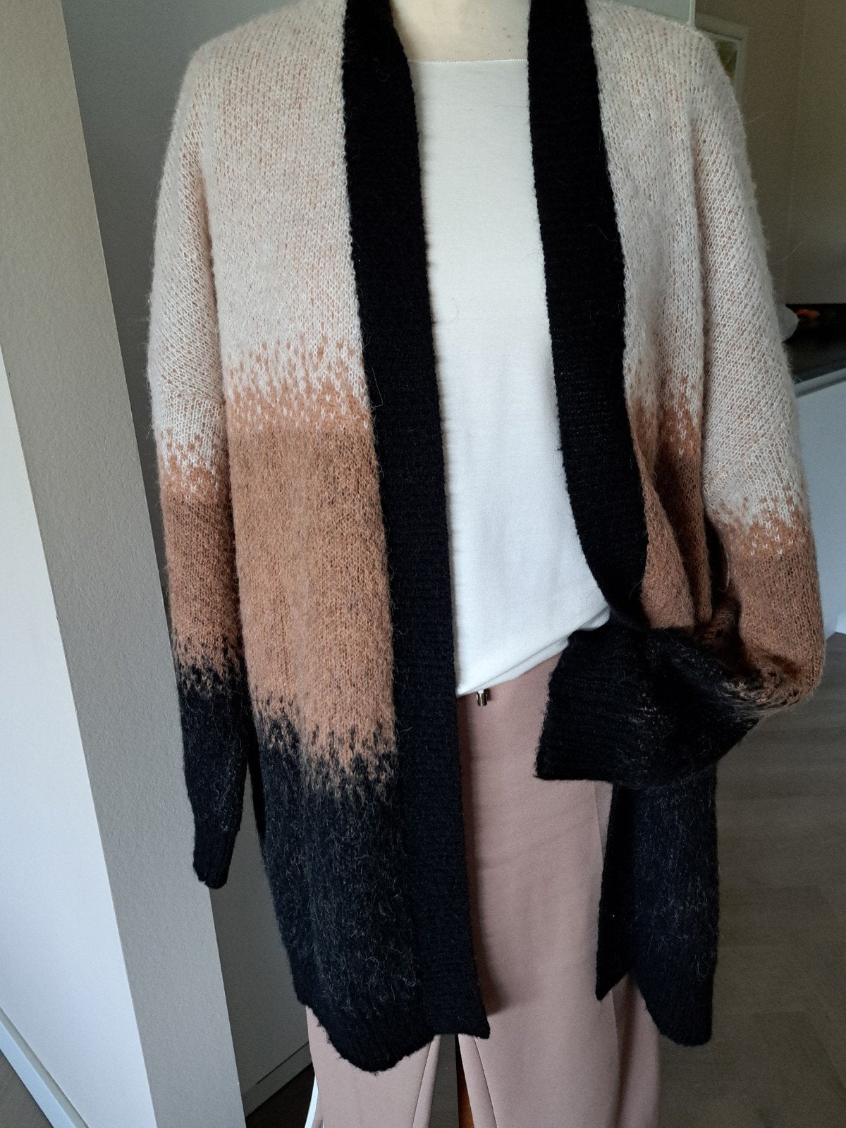 Prachtig Liu Jo vest - Maat M zgan, Kleding | Dames, Truien en Vesten, Maat 38/40 (M), Liu Jo, Beige, Ophalen of Verzenden