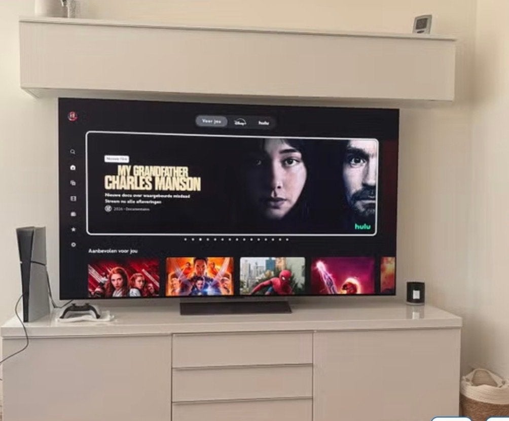 Bovenste kant TV meubel / wandkast voor boven of onder de TV