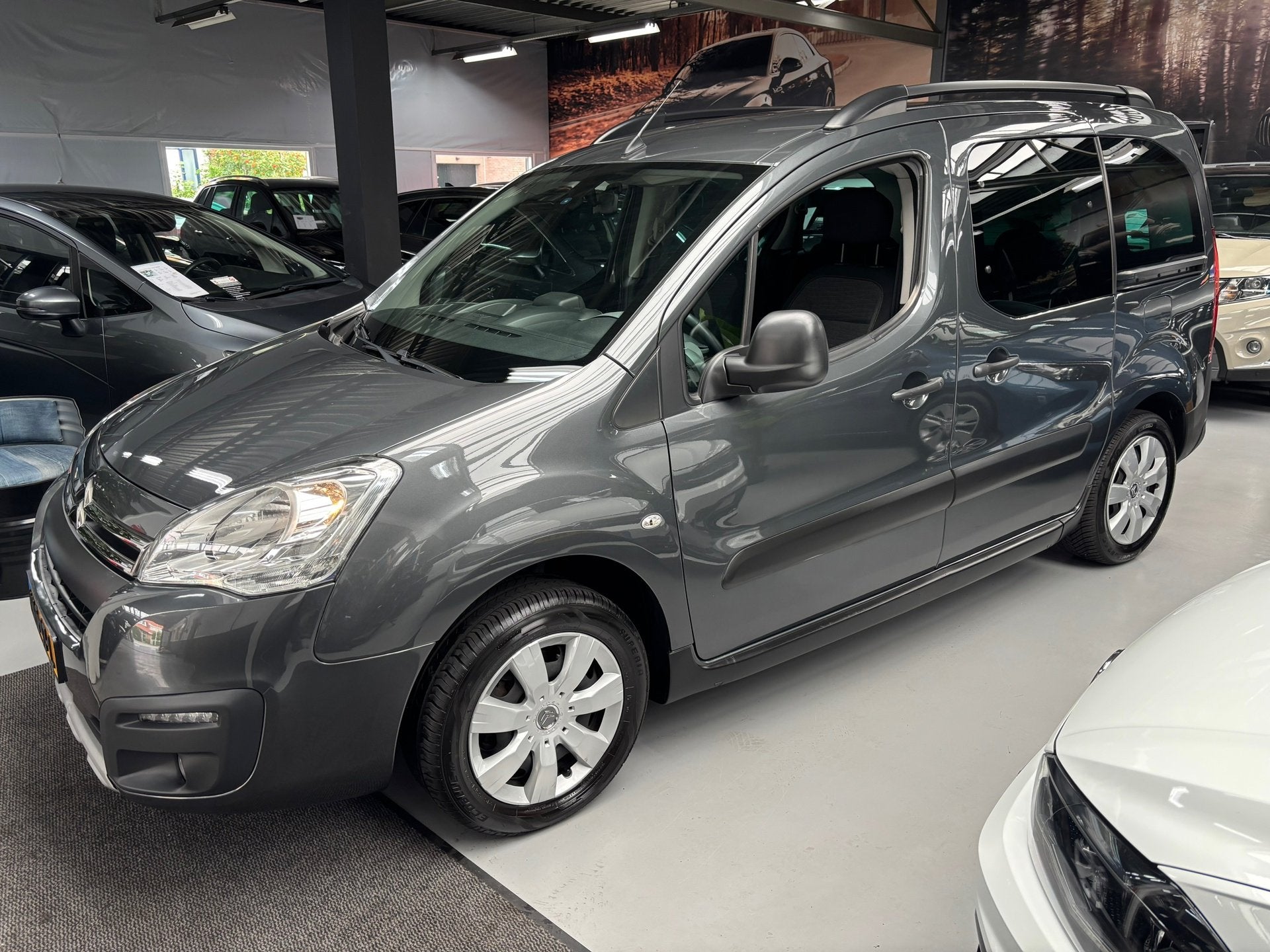 Citroen BERLINGO 1.2 PureTech XTR / Navi / Trekhaak, Auto's, Voorwielaandrijving, Stof, Gebruikt, 1199 cc