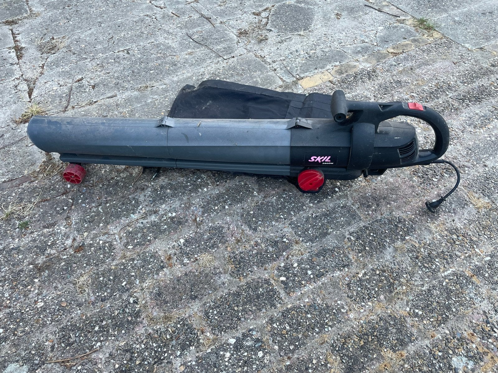 Skil Bladblazer/Bladzuiger 2800W met opvangzak, Ophalen, Gebruikt, Handgedragen, Met opvangzak