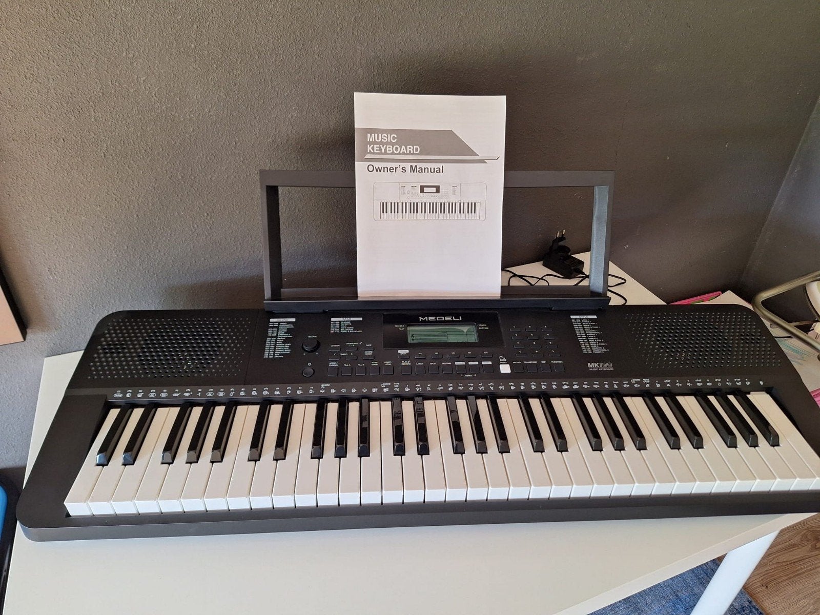 Medeli MK100 Keyboard - Zo goed als nieuw, 61 toetsen, Ophalen of Verzenden, Zo goed als nieuw, Aanslaggevoelig