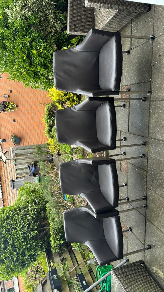 4 stoelen ( met metalen poten), Ophalen of Verzenden, Gebruikt, Bruin