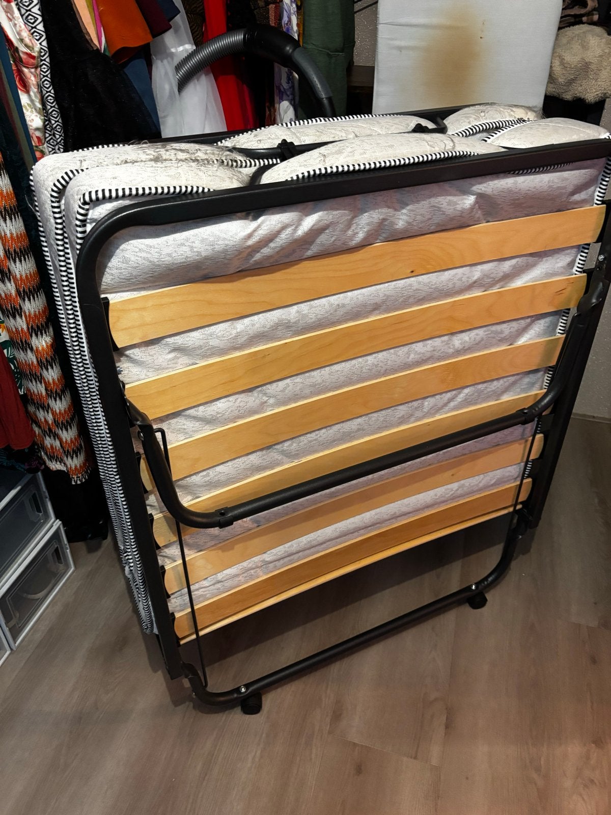 Zo goed als nieuw logeerbed van BeterBed, Ophalen, Eenpersoons, Zwart, Zo goed als nieuw