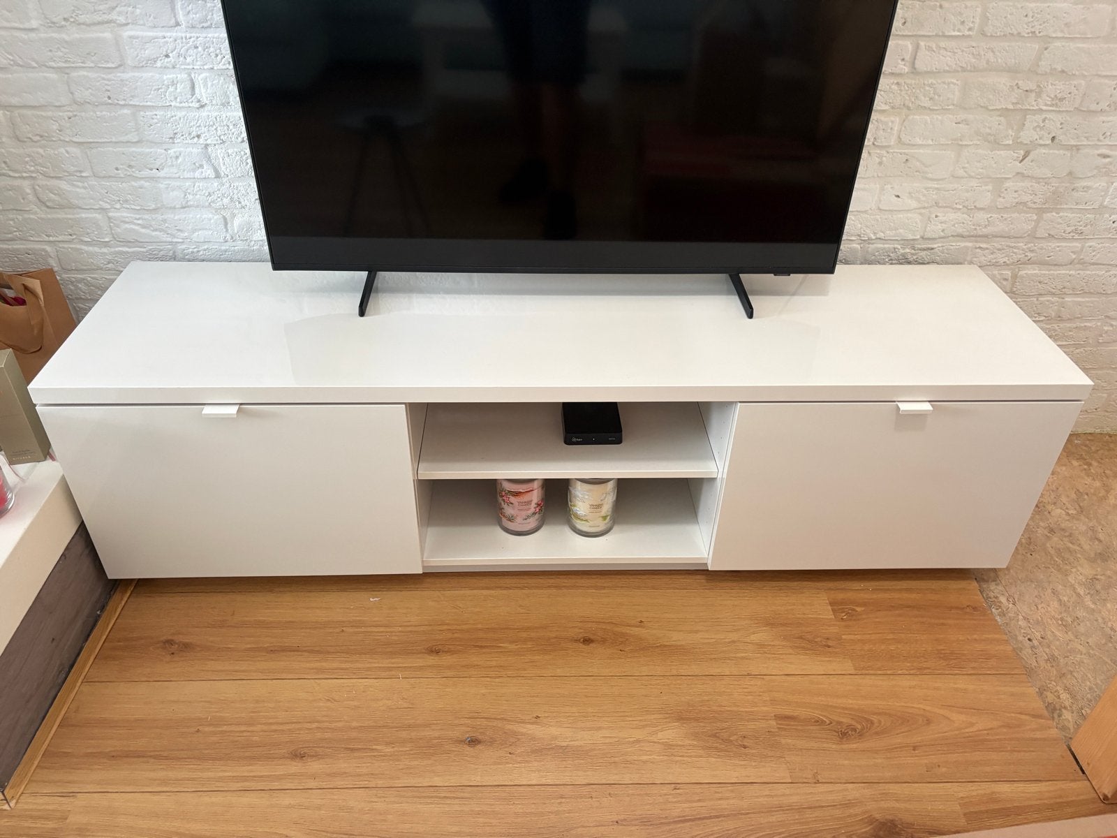 IKEA Byås TV-meubel wit - 160x42x45 cm, Huis en Inrichting, Kasten | Televisiemeubels, Ophalen, Overige materialen, Gebruikt, 150 tot 200 cm