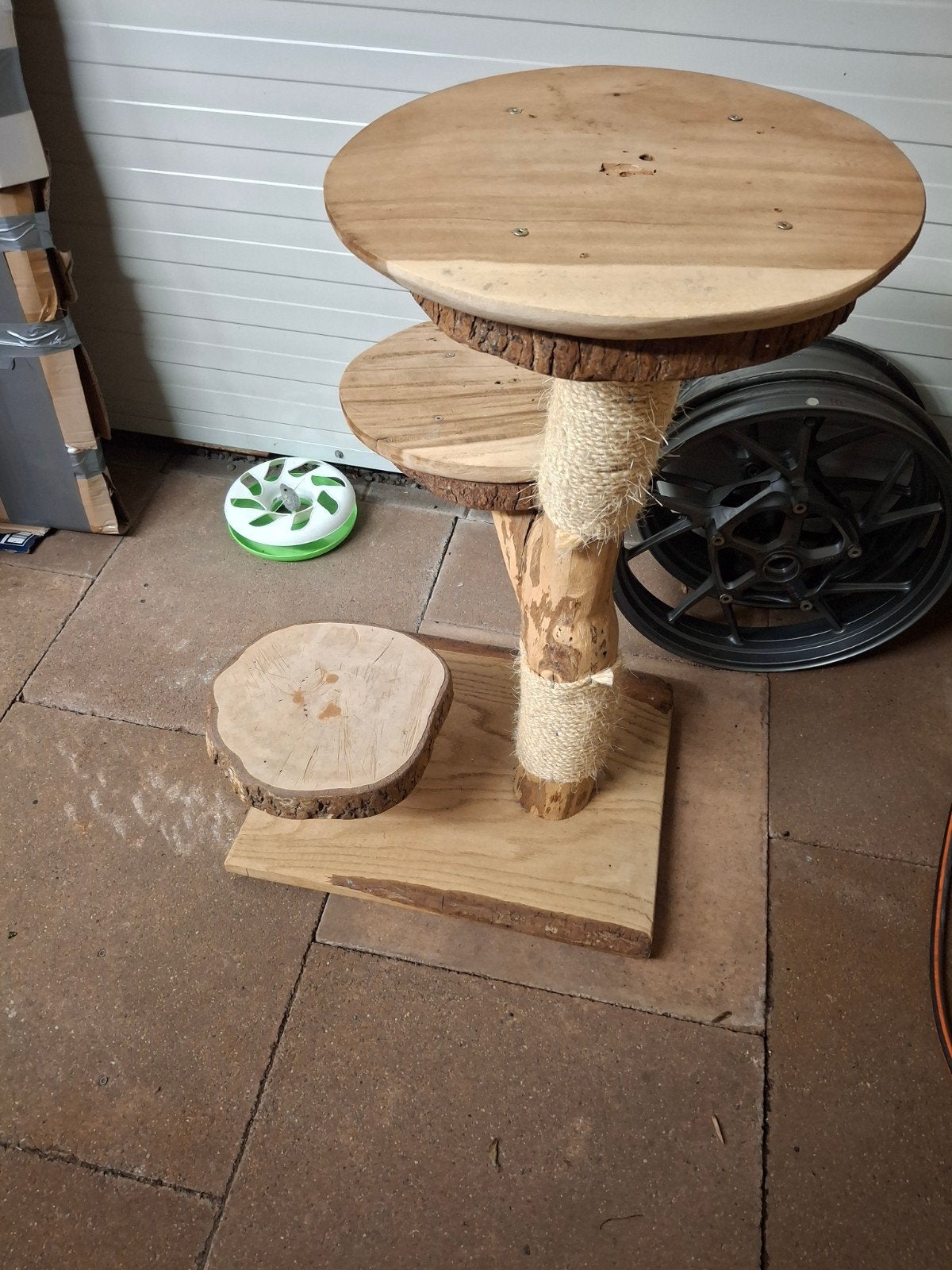 In zeer nette en goede staat Houten krabpaal, Dieren en Toebehoren, Katten-accessoires, Ophalen