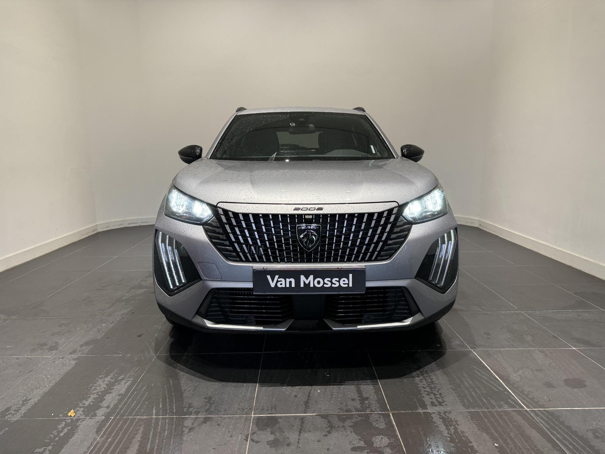 Peugeot 2008 1.2 Hybrid 136 Allure l Navi l Parkeersensoren, Gebruikt, Euro 6, 1199 cc, Leder en Stof