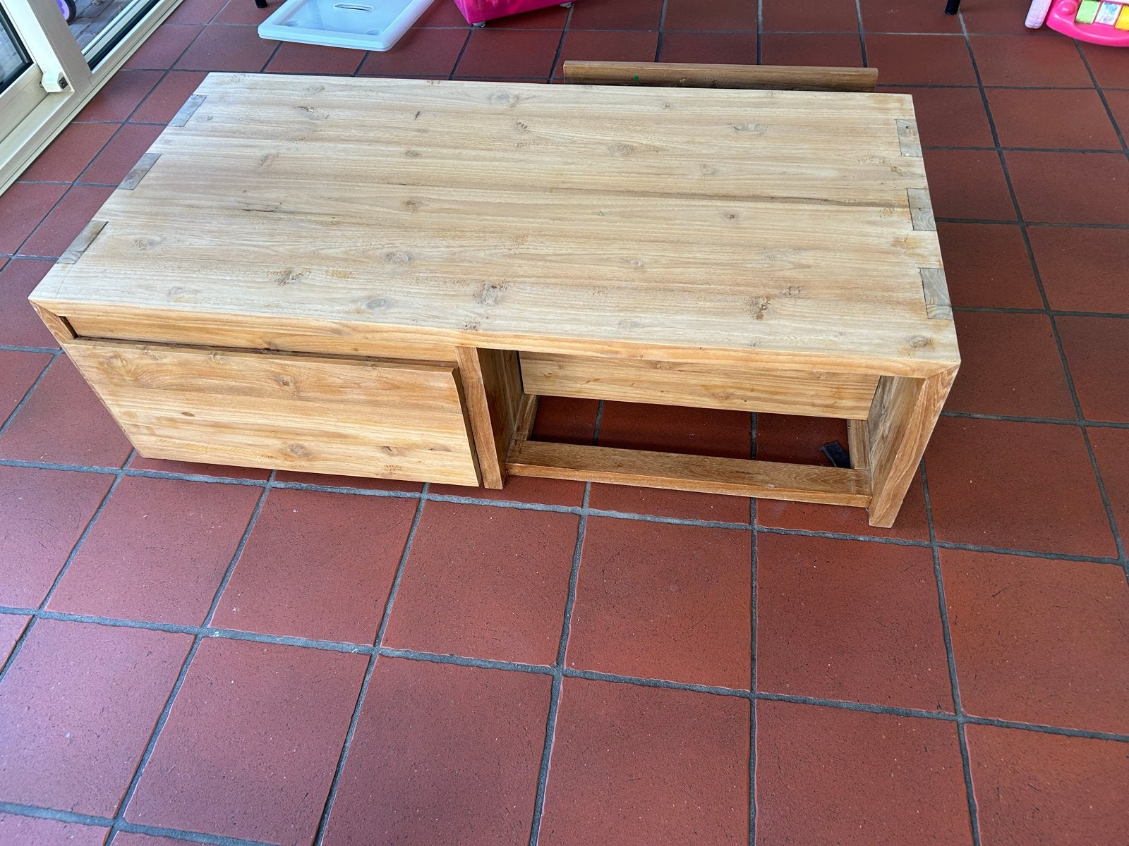 Robuuste Teakhouten Salontafel met Lades, Ophalen, Gebruikt, 100 tot 150 cm, Teakhout