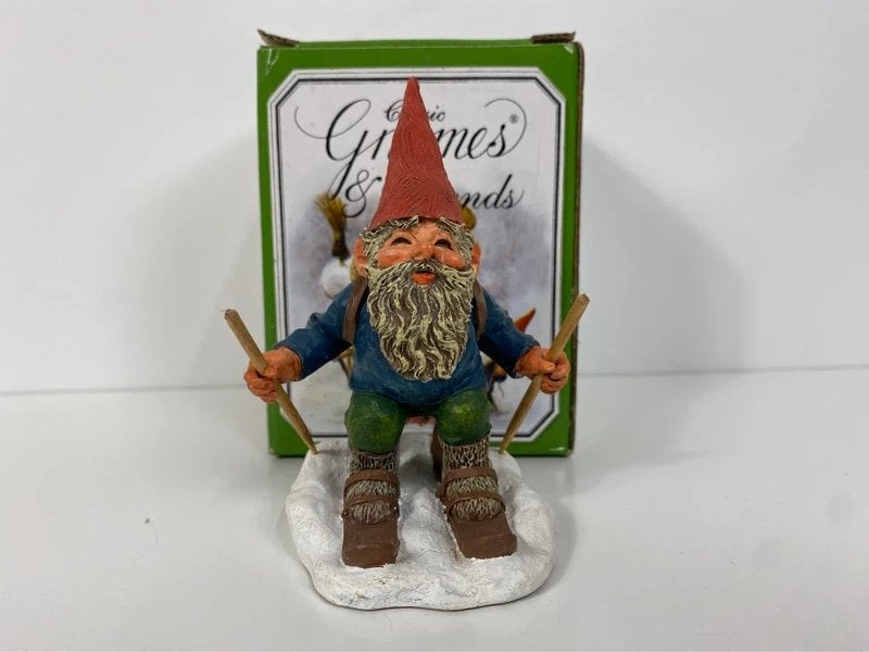 Classic Gnomes – Paul on Skies, Verzamelen, Beelden en Beeldjes, Ophalen of Verzenden, Zo goed als nieuw, Fantasy