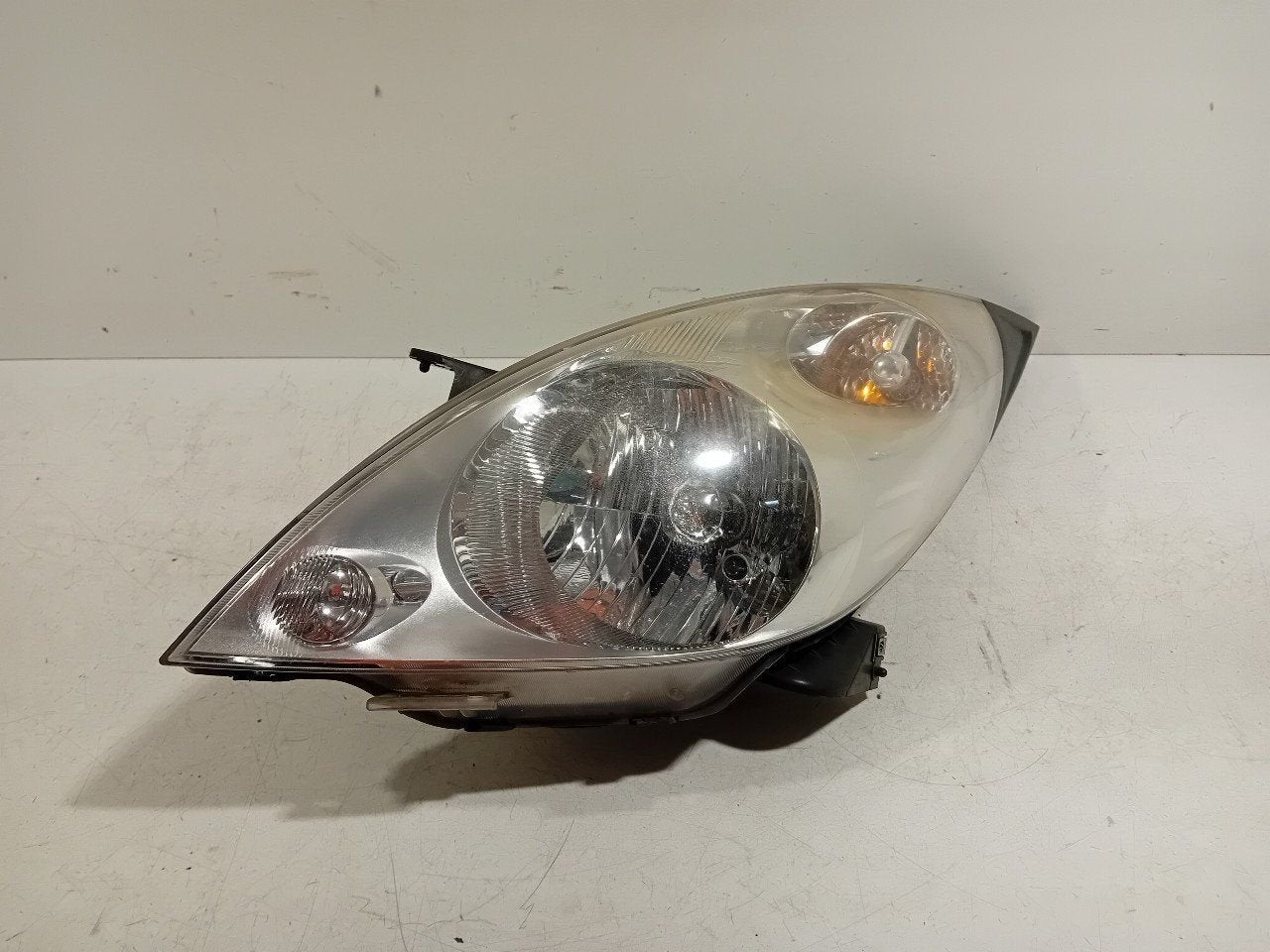Koplamp links Chevrolet Spark, Onderdelen@venauto.nl, Van der Ven Autorecycling B.V., Gebruikt, Ettenseweg 76, 4706 PB Roosendaal, The Netherlands