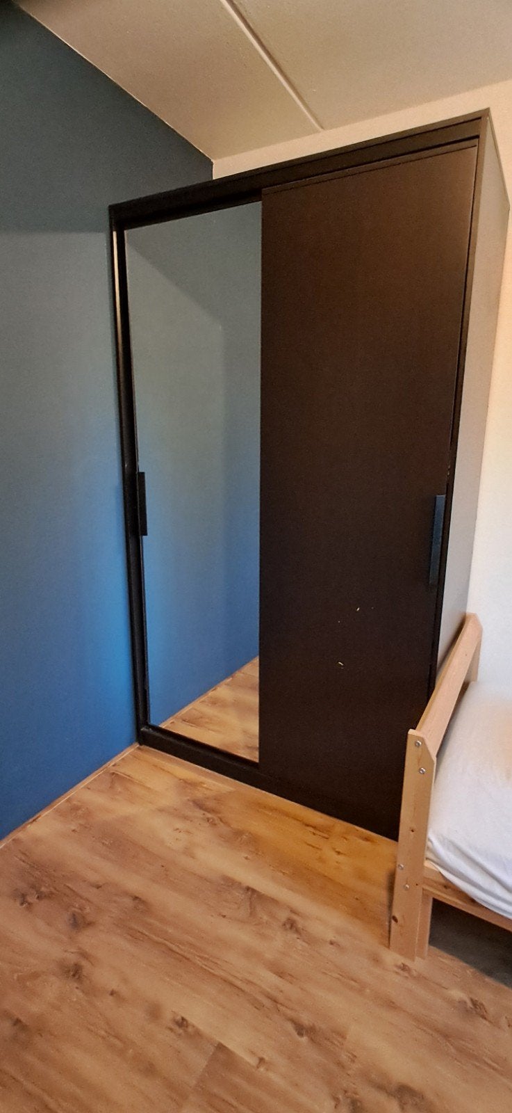 Kledingkast met schuifdeuren en spiegel, Ophalen, Gebruikt, 100 tot 150 cm, 200 cm of meer