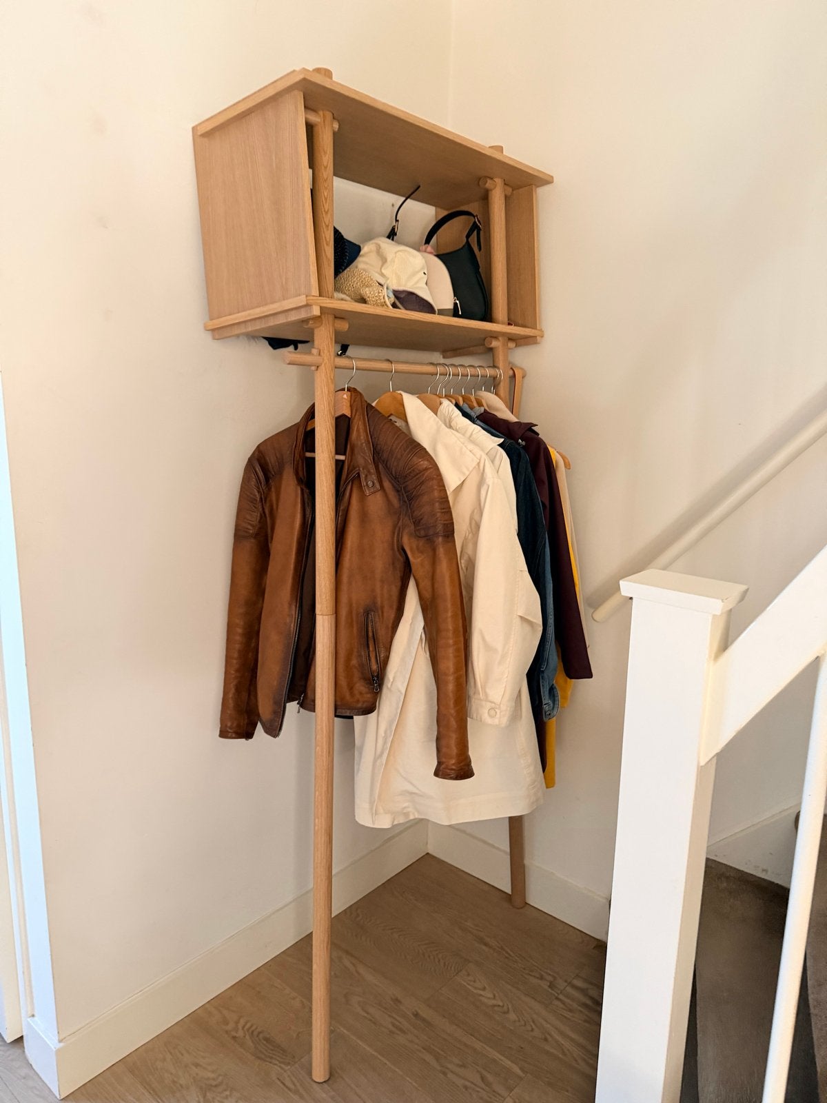 TÖJBOX Small Kapstok - Wit gepigmenteerd eiken, Huis en Inrichting, Ophalen, 200 cm of meer, Zo goed als nieuw, Staande kapstok
