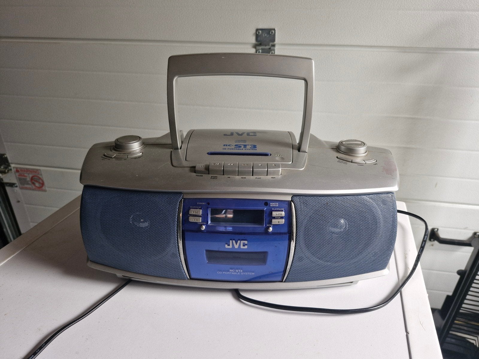 JVC RC-ST3 draagbare CD/cassette speler met radio, Ophalen of Verzenden, Zo goed als nieuw, Cassettedeck, JVC