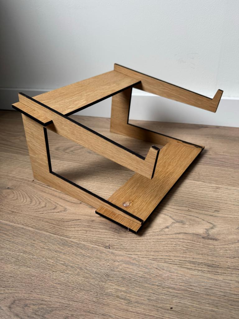 Houten laptop standaard, Ophalen, Zo goed als nieuw