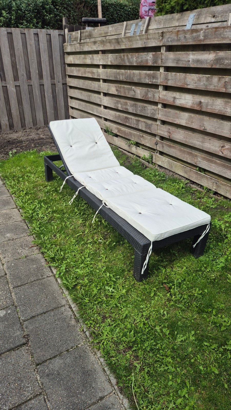 Ligbed Zwart met Verstelbare Rugleuning, Ophalen, Gebruikt, Wicker, Verstelbaar