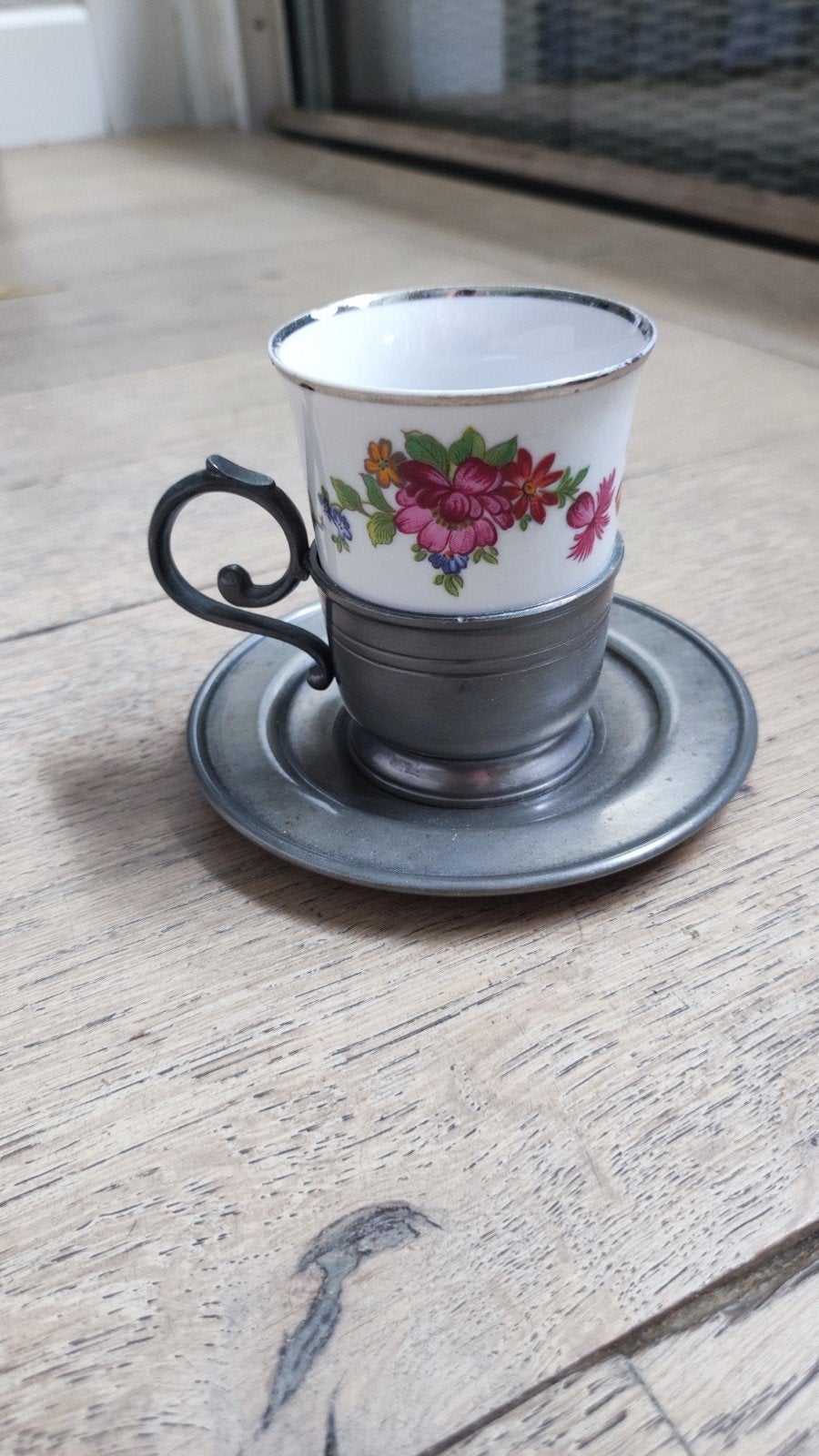 Antiek tinnen kopje met bloemmotief, Antiek en Kunst, Ophalen of Verzenden