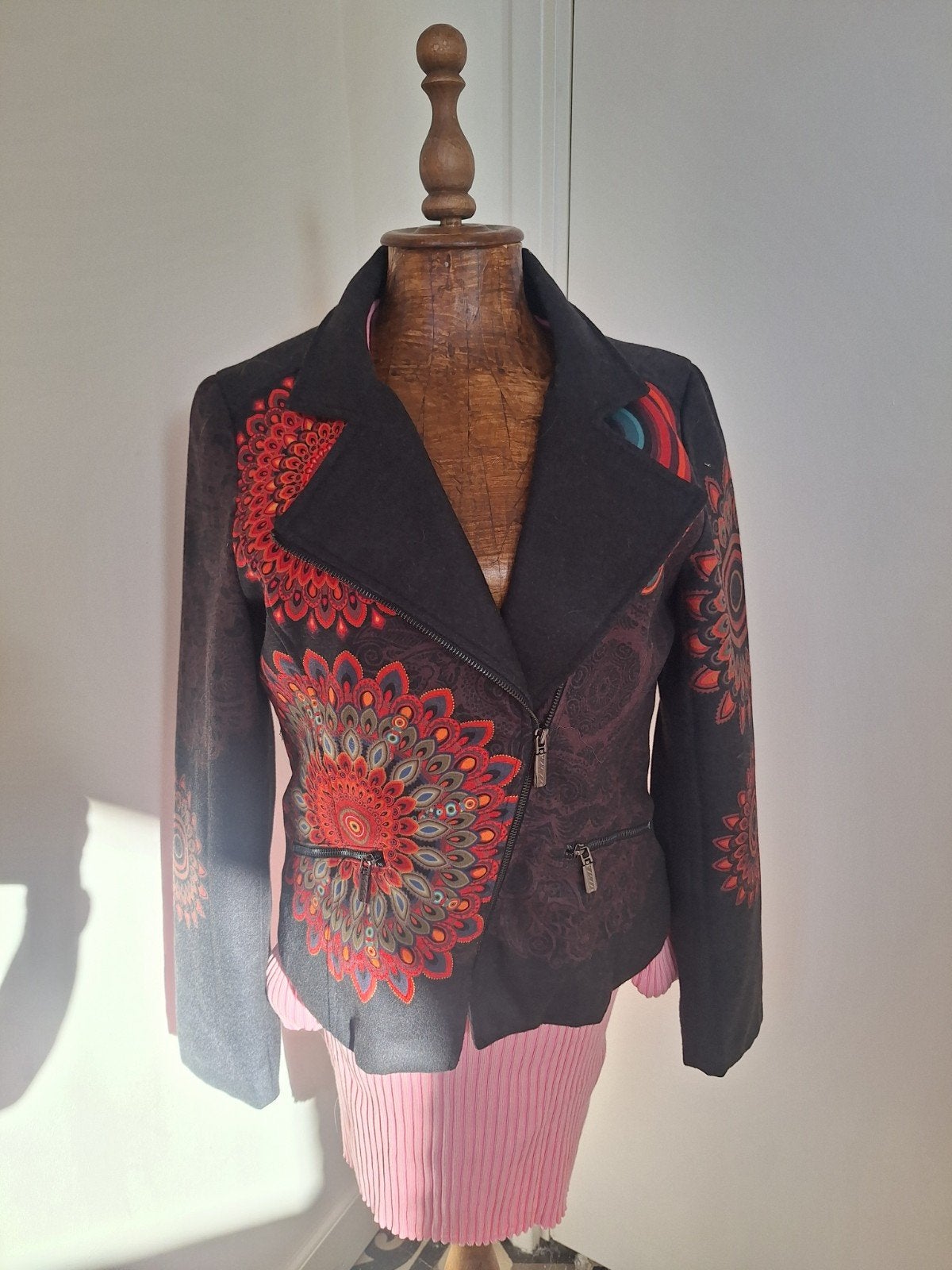 Jasje met Desigual-achtige print in warme kleuren (M/L), Meerkleurig, Ophalen of Verzenden, Zo goed als nieuw, Maat 42/44 (L)