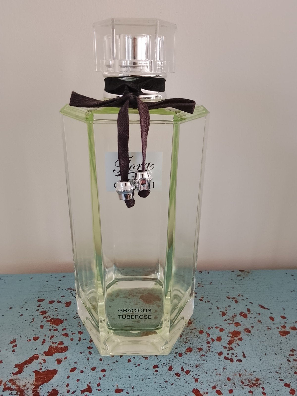 giant factice flora by Gucci gracious tuberose, Verzamelen, Parfumverzamelingen, Ophalen of Verzenden, Nieuw, Toebehoren