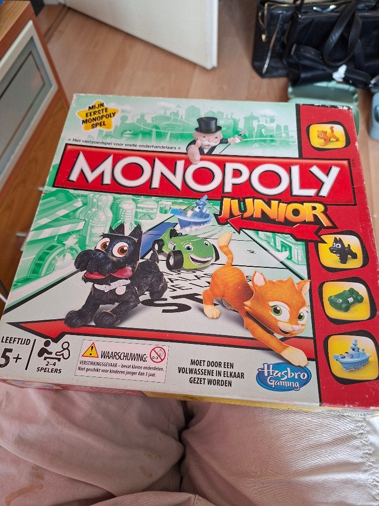 Monopoly junior, Hasbro, Hobby en Vrije tijd, Gezelschapsspellen | Bordspellen, Ophalen of Verzenden