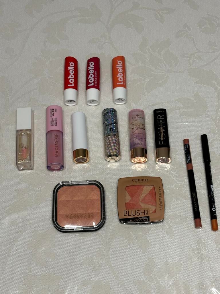 Make-up set: lippenbalsem, lipgloss, blush en oogpotlood, Lippen, Ophalen of Verzenden, Zo goed als nieuw, Make-up