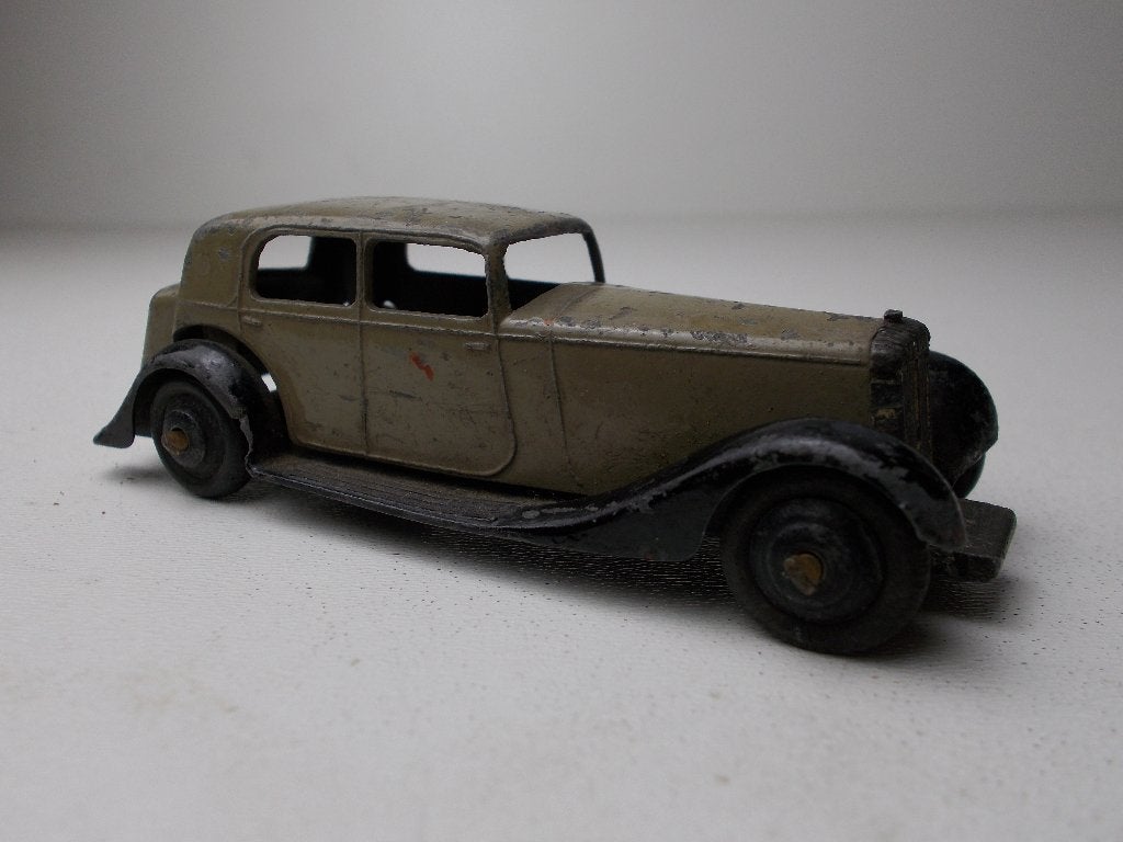 1947 Dinky Toys 30C DAIMLER SALOON.