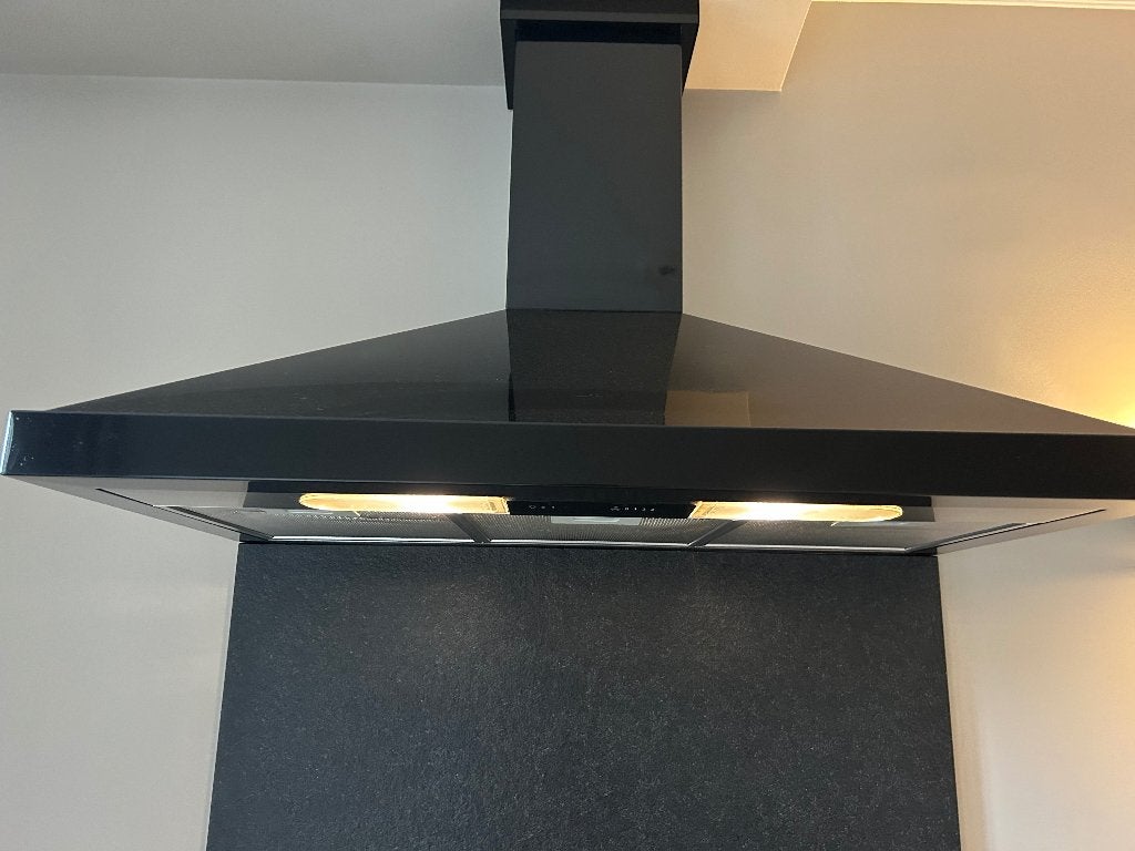 SMEG Afzuigkap 90 cm Zwart – Zeer nette staat, Ophalen, Gebruikt, Wandschouwkap, 400 tot 600 m³ per uur