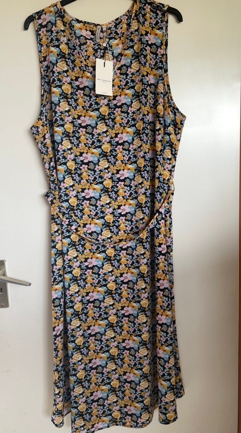 Only Carmakoma Bloemen Jurk Maat 54, Ophalen of Verzenden, Nieuw, Meerkleurig, Jurk