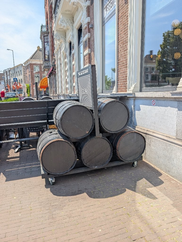 Barrels installatie / bourbon barrels / vaten, Tuin en Terras, Regentonnen, 150 liter of meer, Ophalen, Gebruikt, Hout