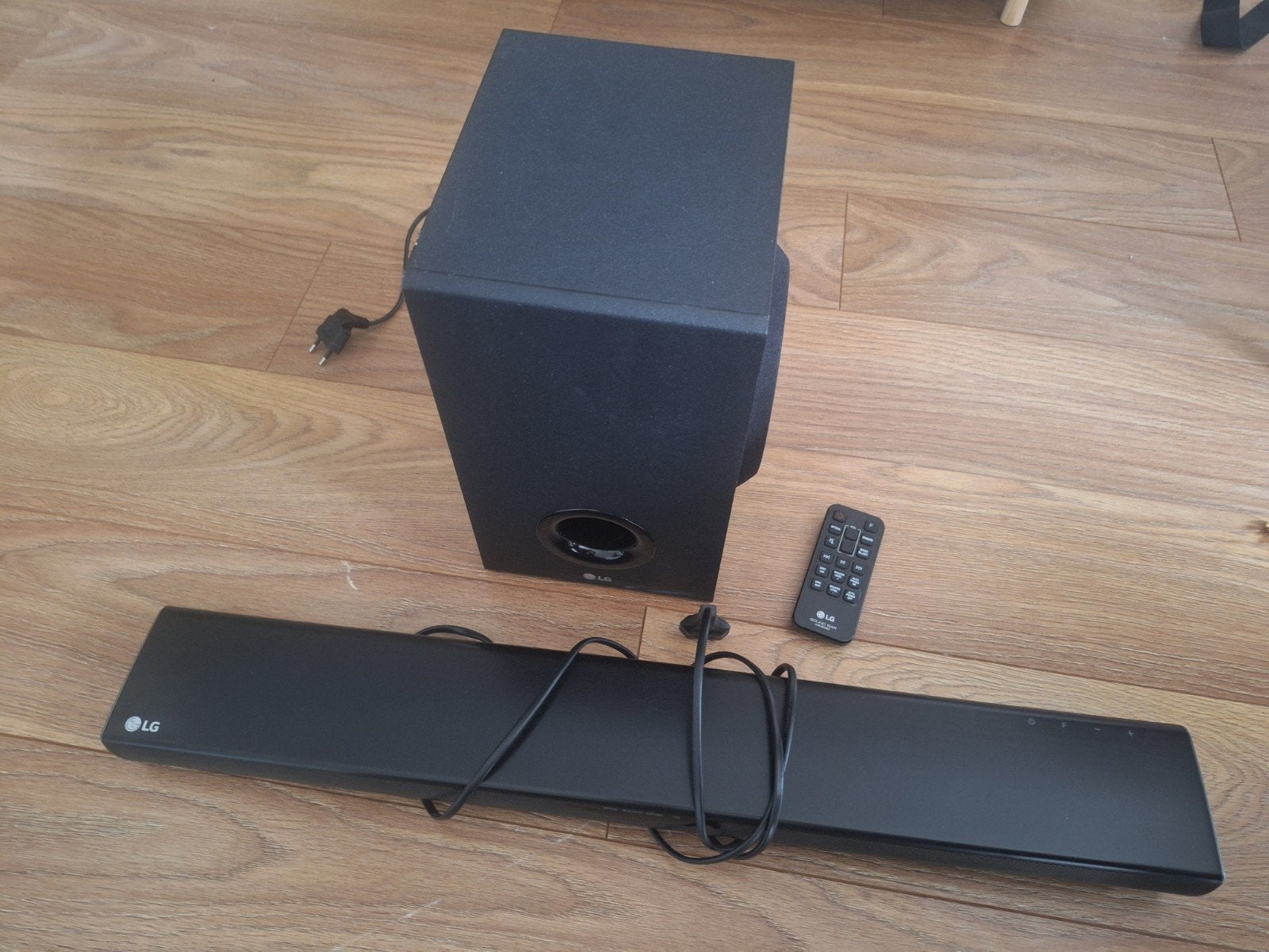 LG SJ2 Soundbar met draadloze subwoofer, Info@lge.nl, Krijgsman 1, 1186 DM Amstelveen, The Netherlands, Bluetooth, Ophalen of Verzenden