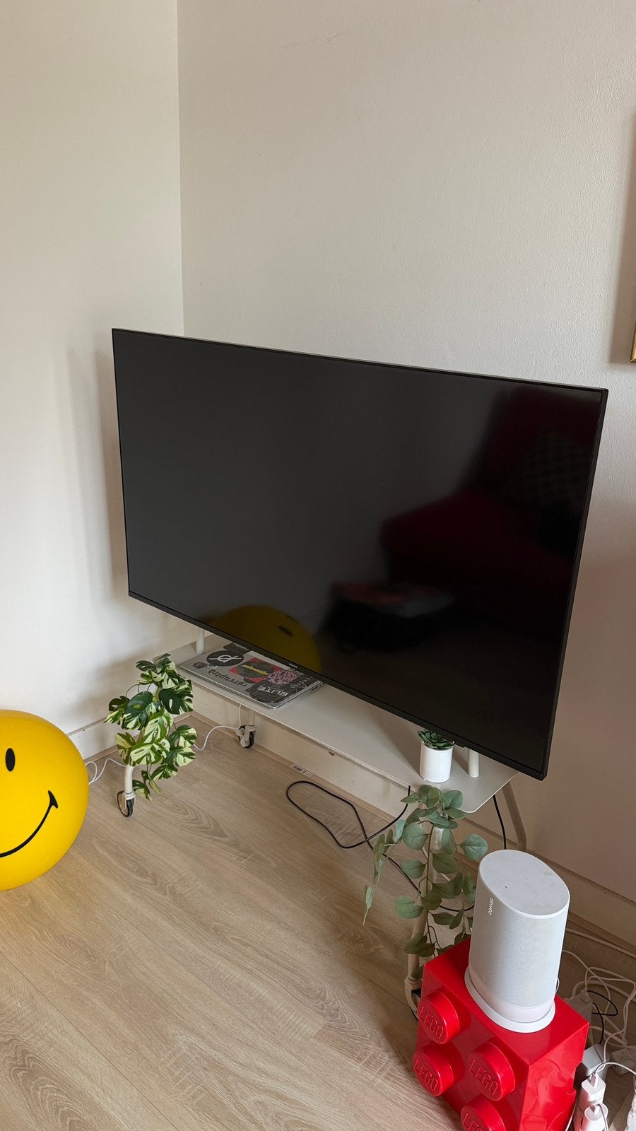 Philips 55 inch 4K Ambilight TV (2024) + beige TV standaard, Ophalen, Philips, 50 Hz, Zo goed als nieuw