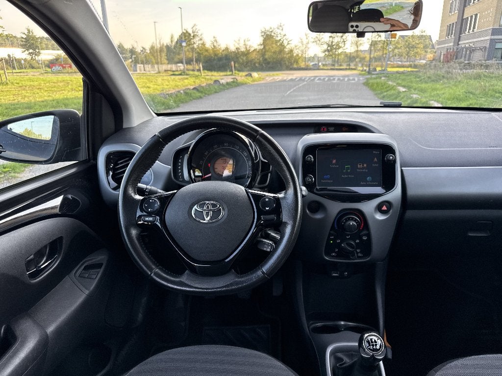 Foto 11 van Toyota Aygo 1.0 Vvt-i 72pk 5D 2019 Zwart
