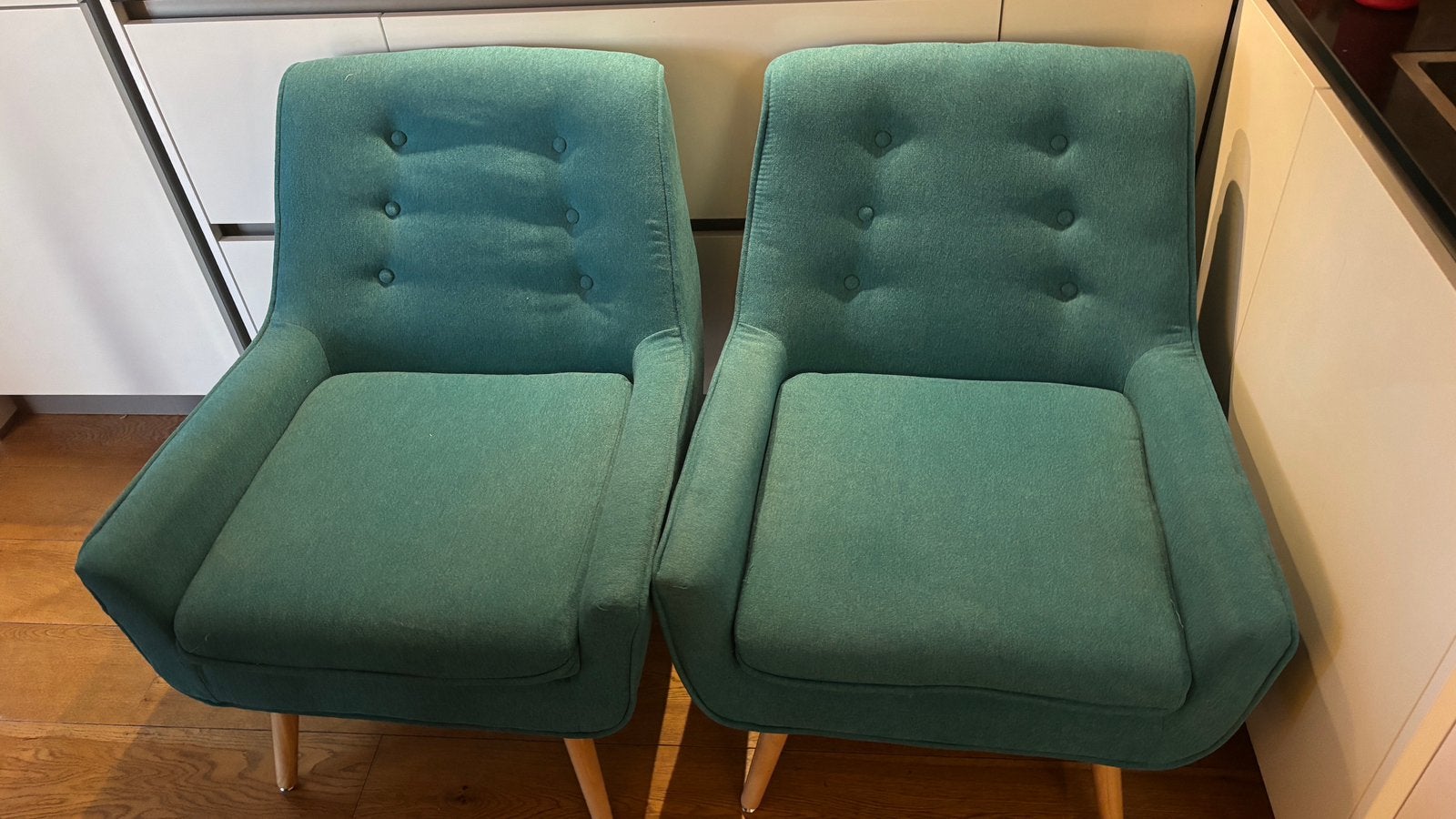 Two blue comfy chairs, Ophalen, Zo goed als nieuw, Blauw, Twee