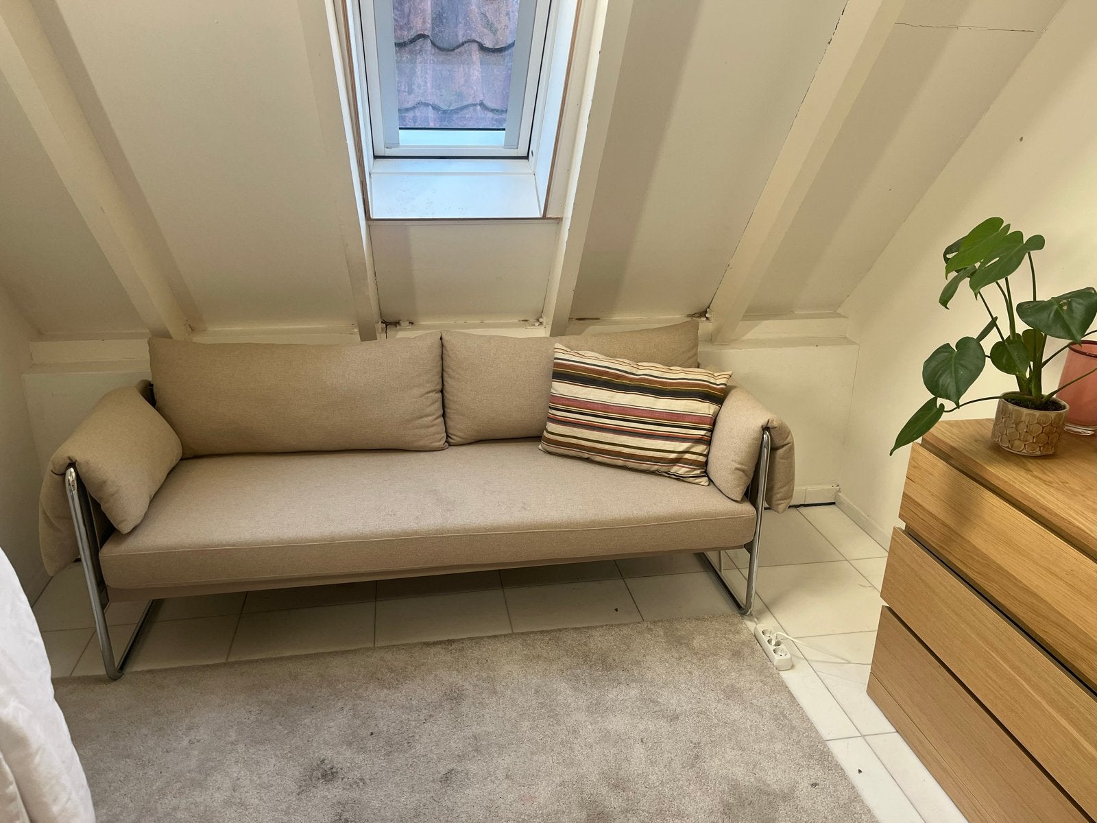 JYSK 3-zitsbank HEDEHUSENE - Beige stof met chroom, Ophalen, Gebruikt, 150 tot 200 cm, Driepersoons