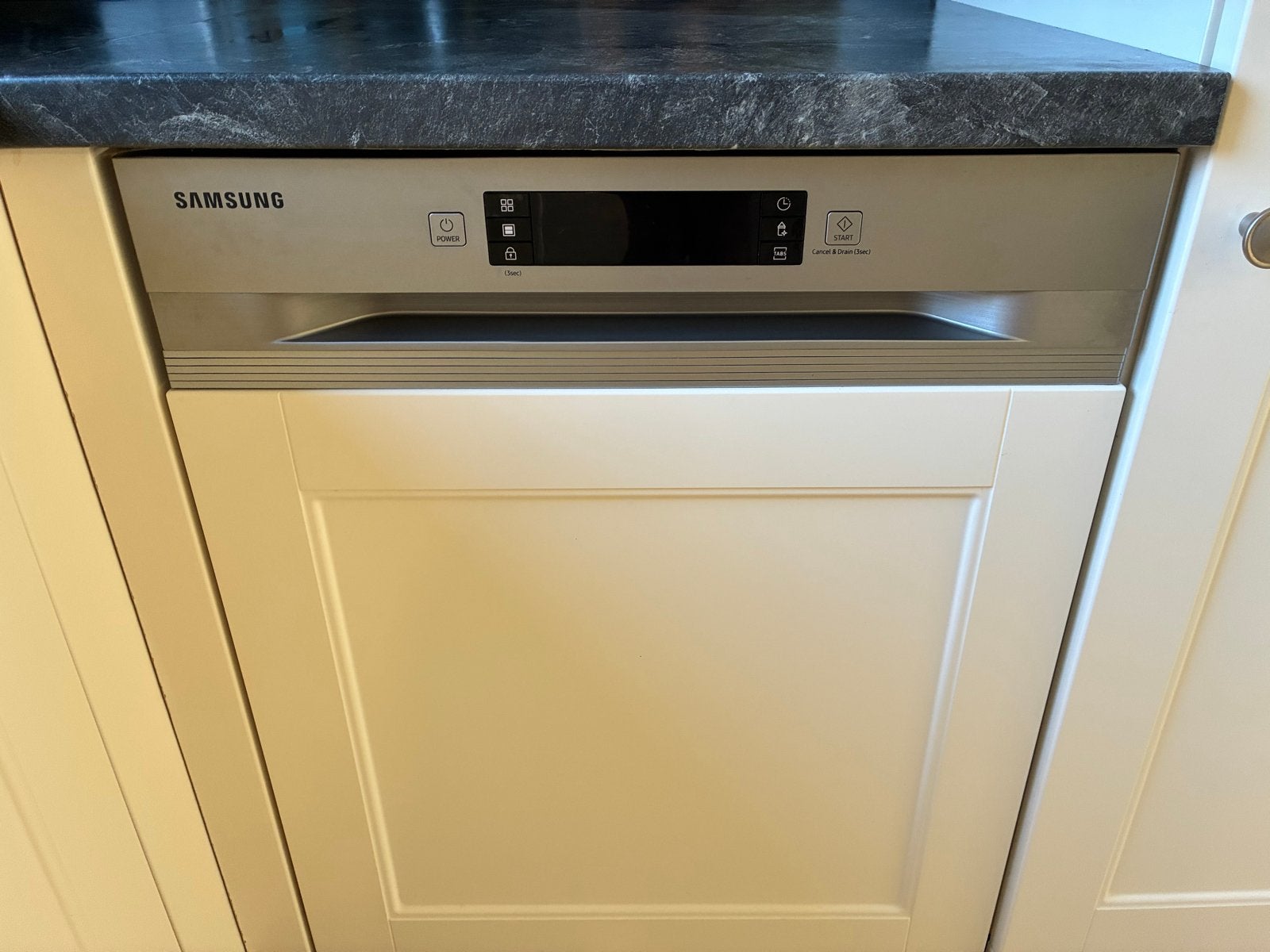 Foto 4 van U-keuken uit 2013 inclusief recente apparatuur