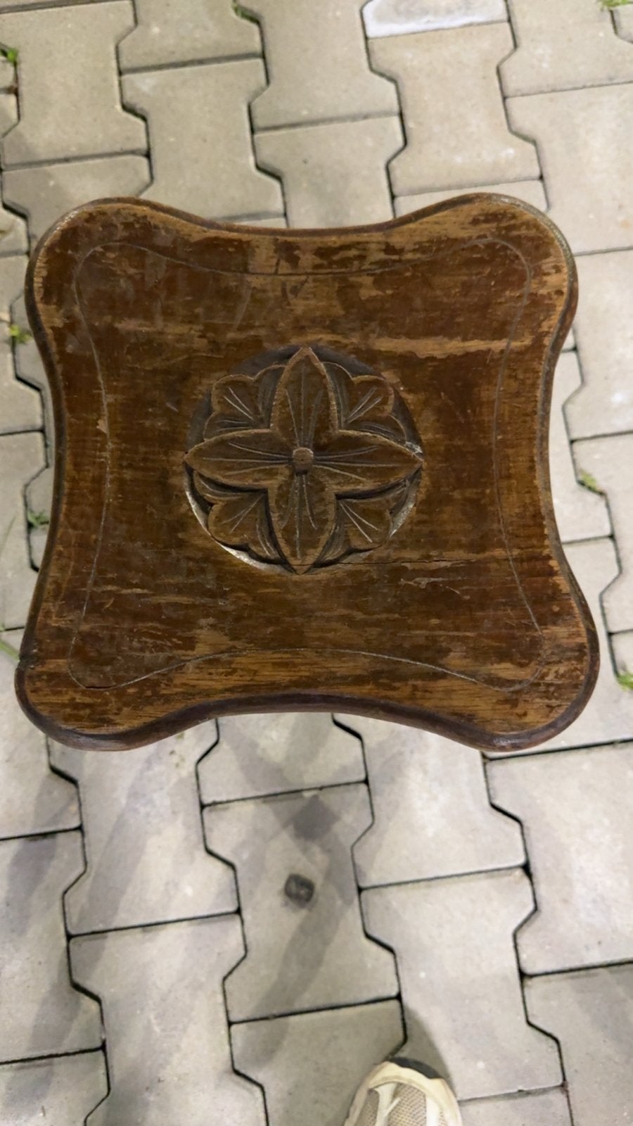 Antiek houten krukje met houtsnijwerk, Antiek en Kunst, Ophalen