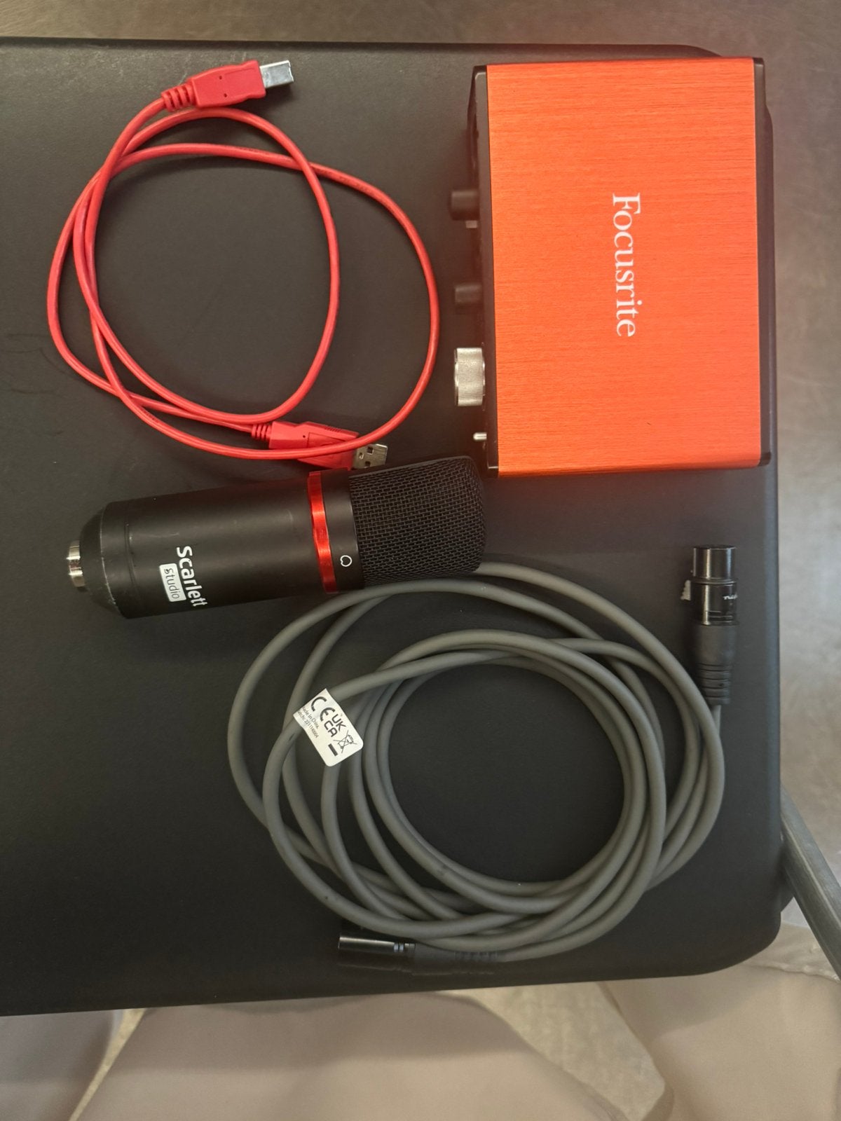 Focuserite scarlett solo Gen2 + microfoon Moet Vandaag Weg!!, Ophalen, Nieuw