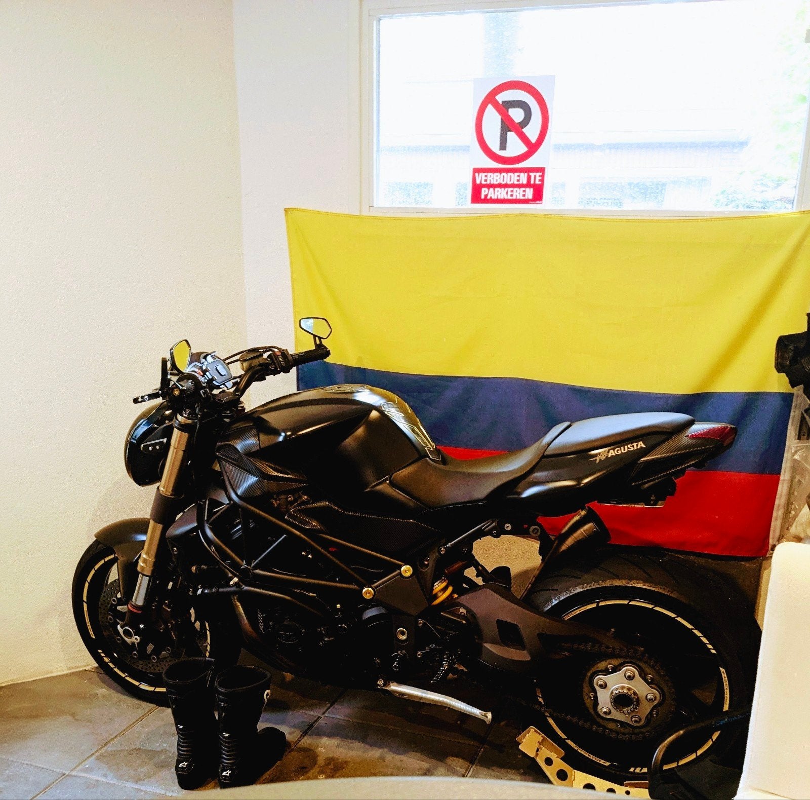 Hele mooie  MV Agusta Brutale 910S - Unieke Naked Bike, Motoren, Motoren | MV Agusta, 910 cc, 4 cilinders, Particulier, Meer dan 35 kW