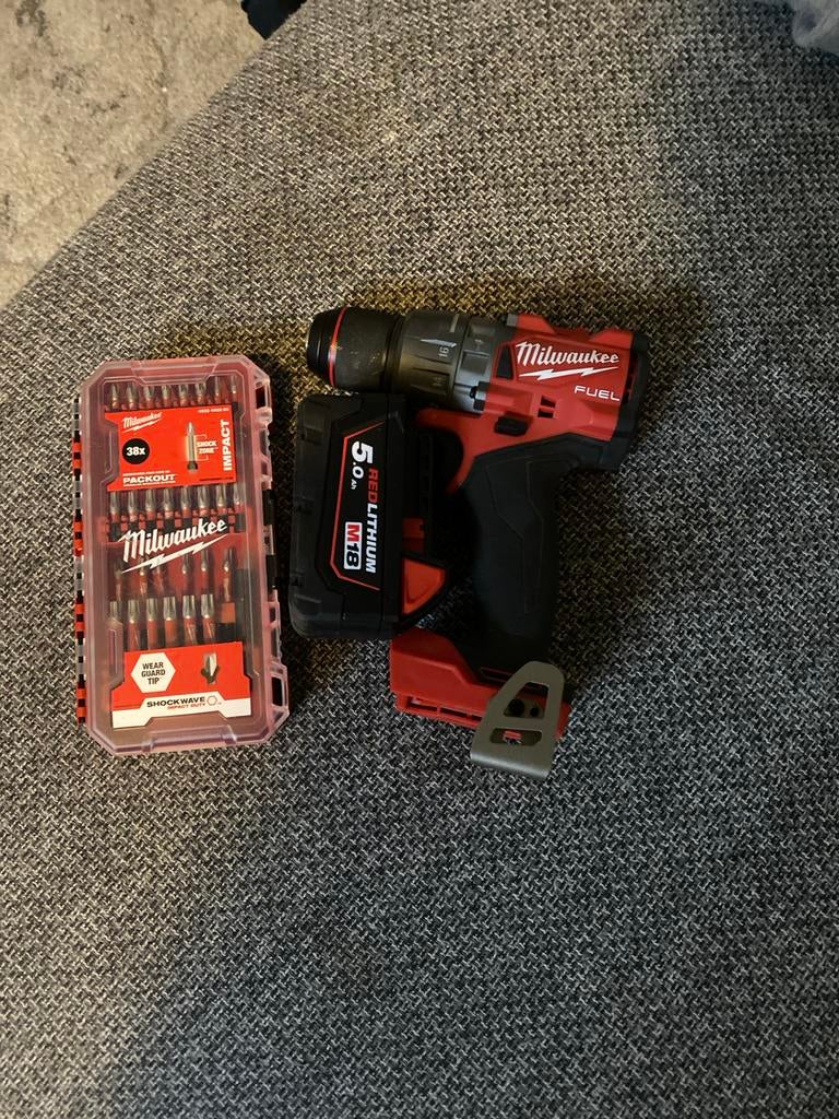 Milwaukee M18 FPD3 Boor- en Schroefmachine met bitset, Ophalen of Verzenden, Zo goed als nieuw, Boor- en Schroefmachine, Klopboormechanisme