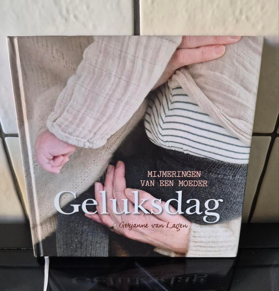 Geluksdag: Mijmeringen van een moeder - Gerjanne van Lagen, Ophalen of Verzenden, Zo goed als nieuw, Opvoeding tot 6 jaar, Gerjanne van Lagen