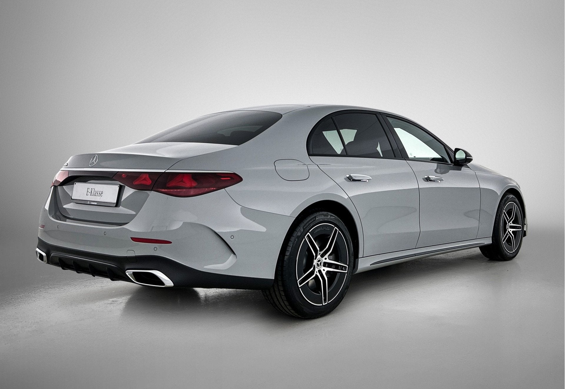 Mercedes-Benz E-Klasse 300 e Business Solution AMG | Winterp, Auto's, Automaat, Achterwielaandrijving, Zwart, Stoelverwarming