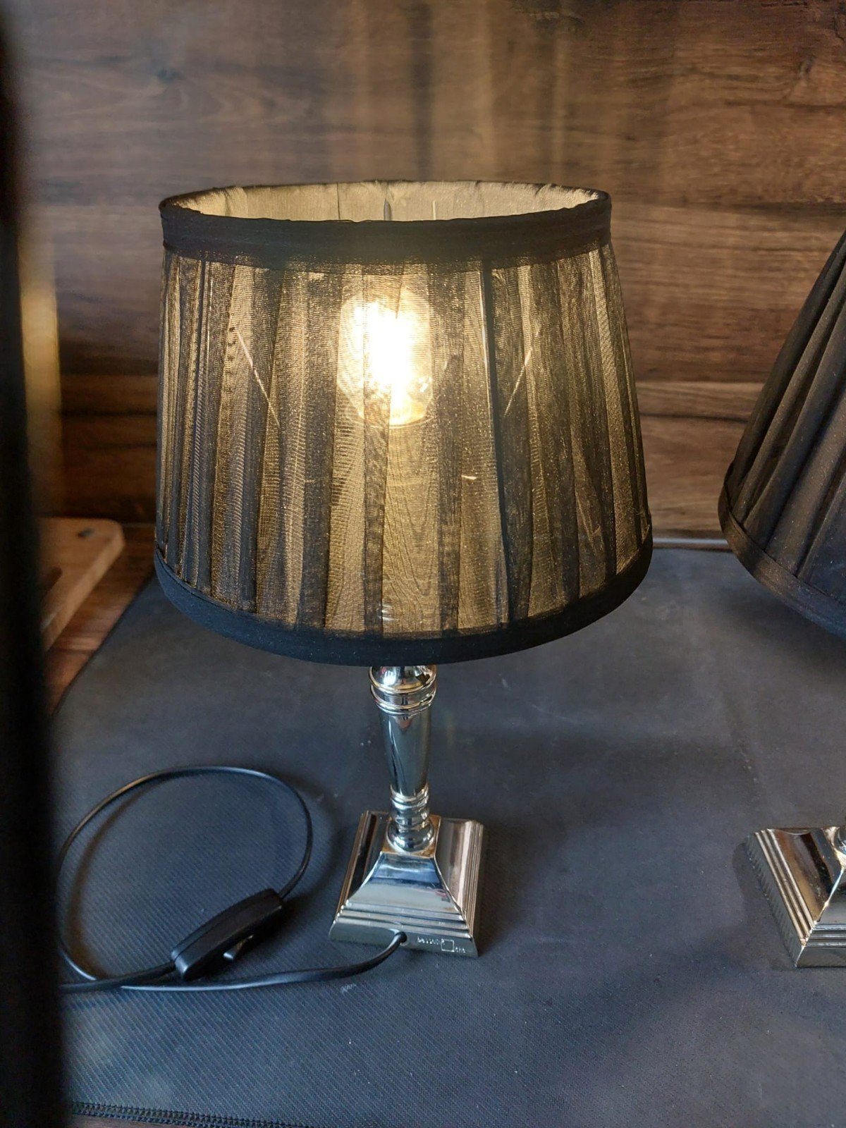 Set van 2 Besseling Licht tafellampen met zwarte kap, Ophalen of Verzenden, Gebruikt, Metaal