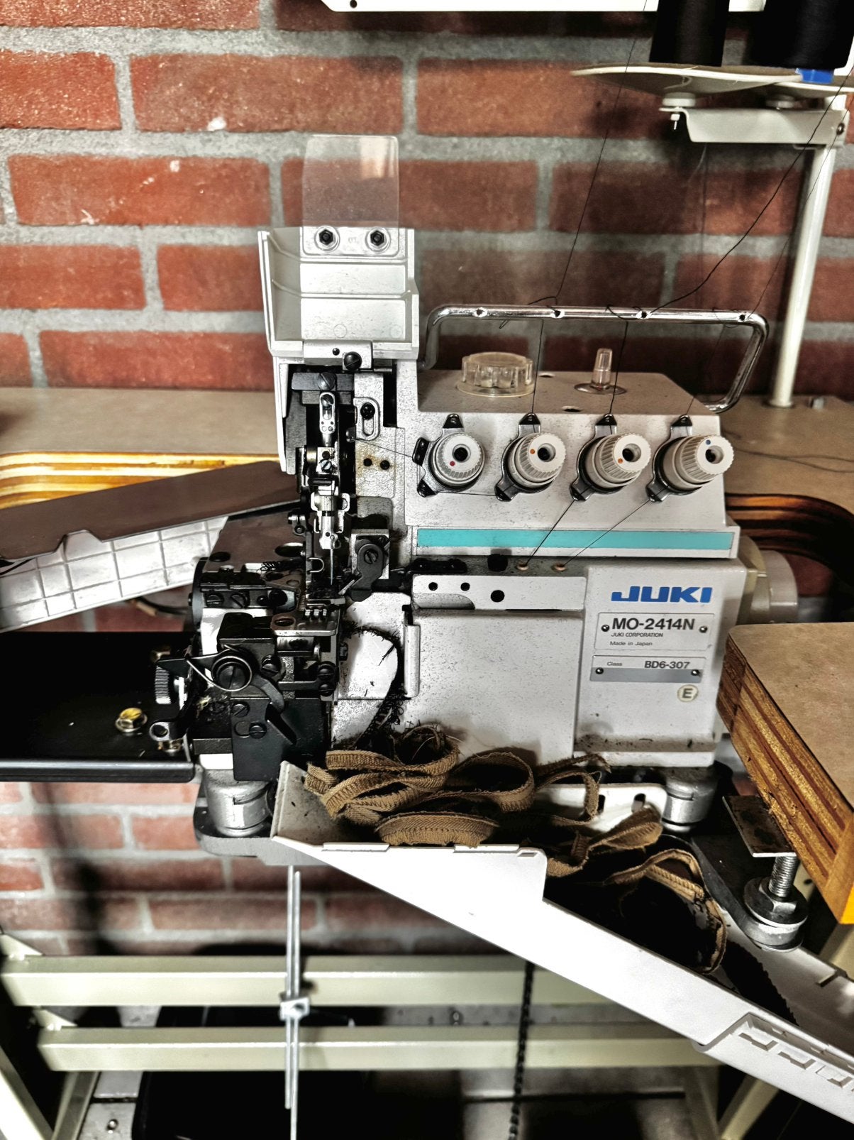Vier draden juki overlockmachine (industrieel), Hobby en Vrije tijd, Naaimachines en Toebehoren, Industrieel, Ophalen, Overige merken